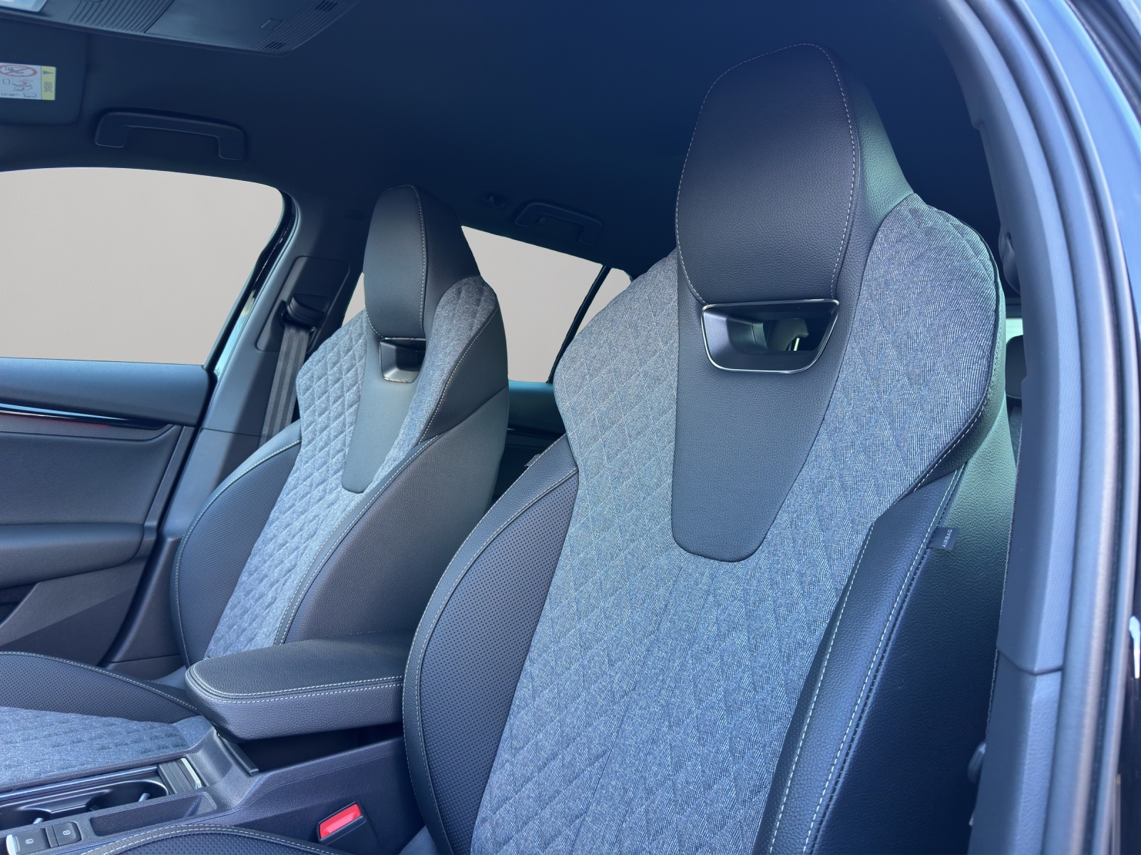 SKODA Octavia Combi 2.0 TSI DSG Dynamic 4x4-image-13