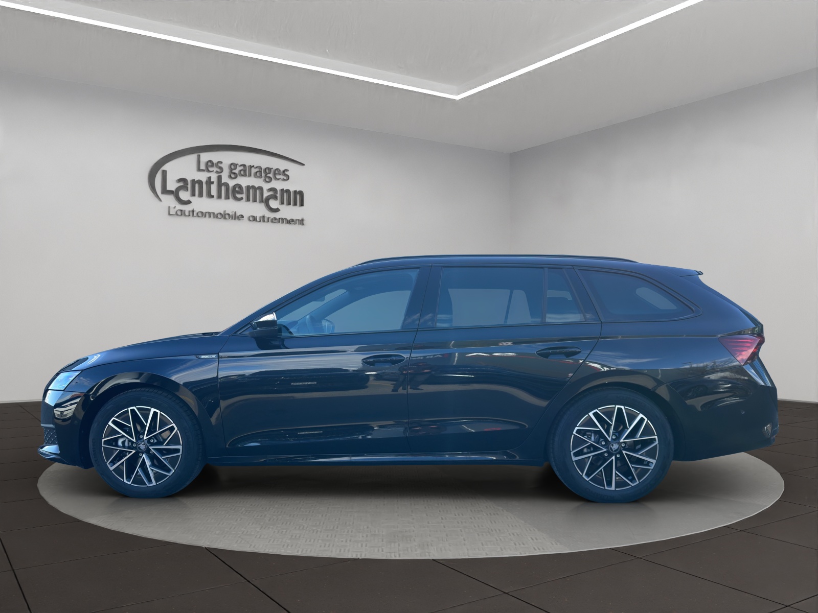 SKODA Octavia Combi 2.0 TSI DSG Dynamic 4x4-image-1
