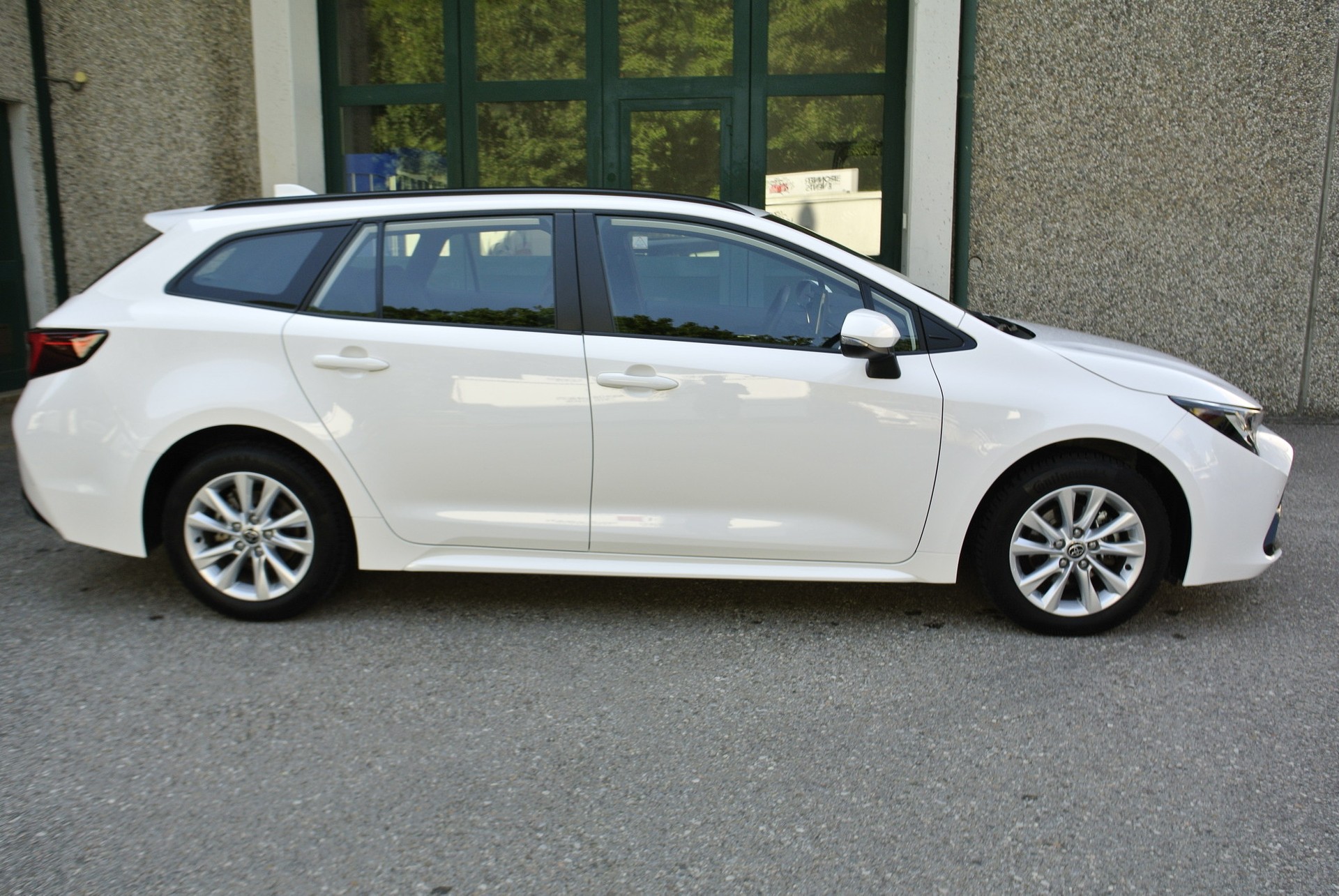TOYOTA Corolla Touring Sports 1.8 HSD Comfort e-CVT-image-4