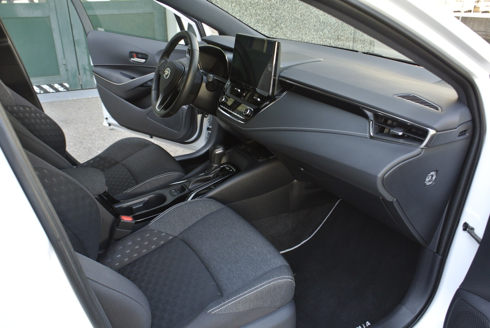 TOYOTA Corolla Touring Sports 1.8 HSD Comfort e-CVT-image-15