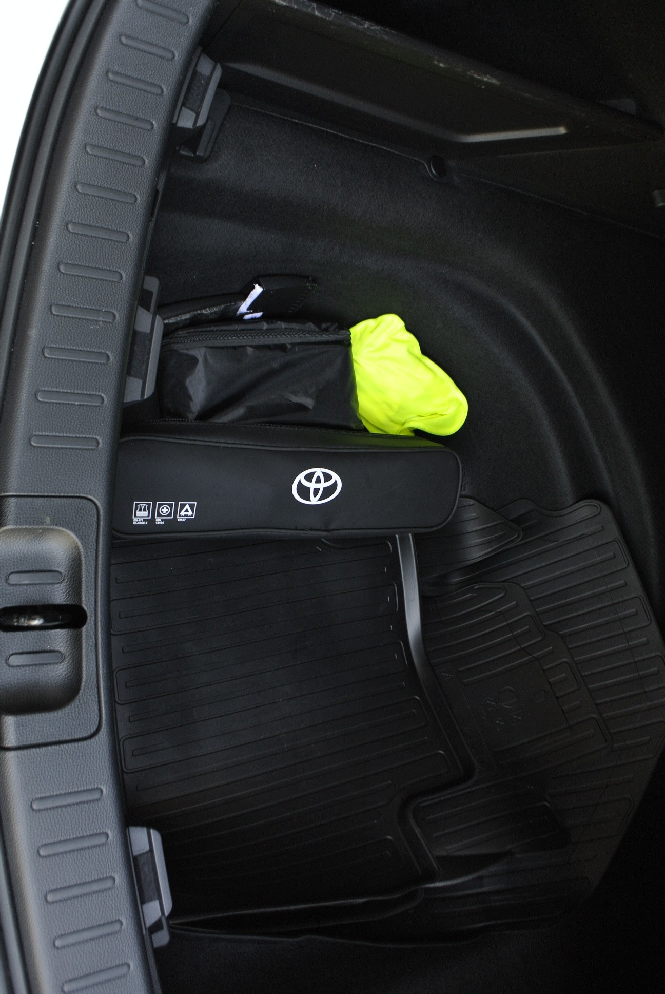 TOYOTA Corolla Touring Sports 1.8 HSD Comfort e-CVT-image-21