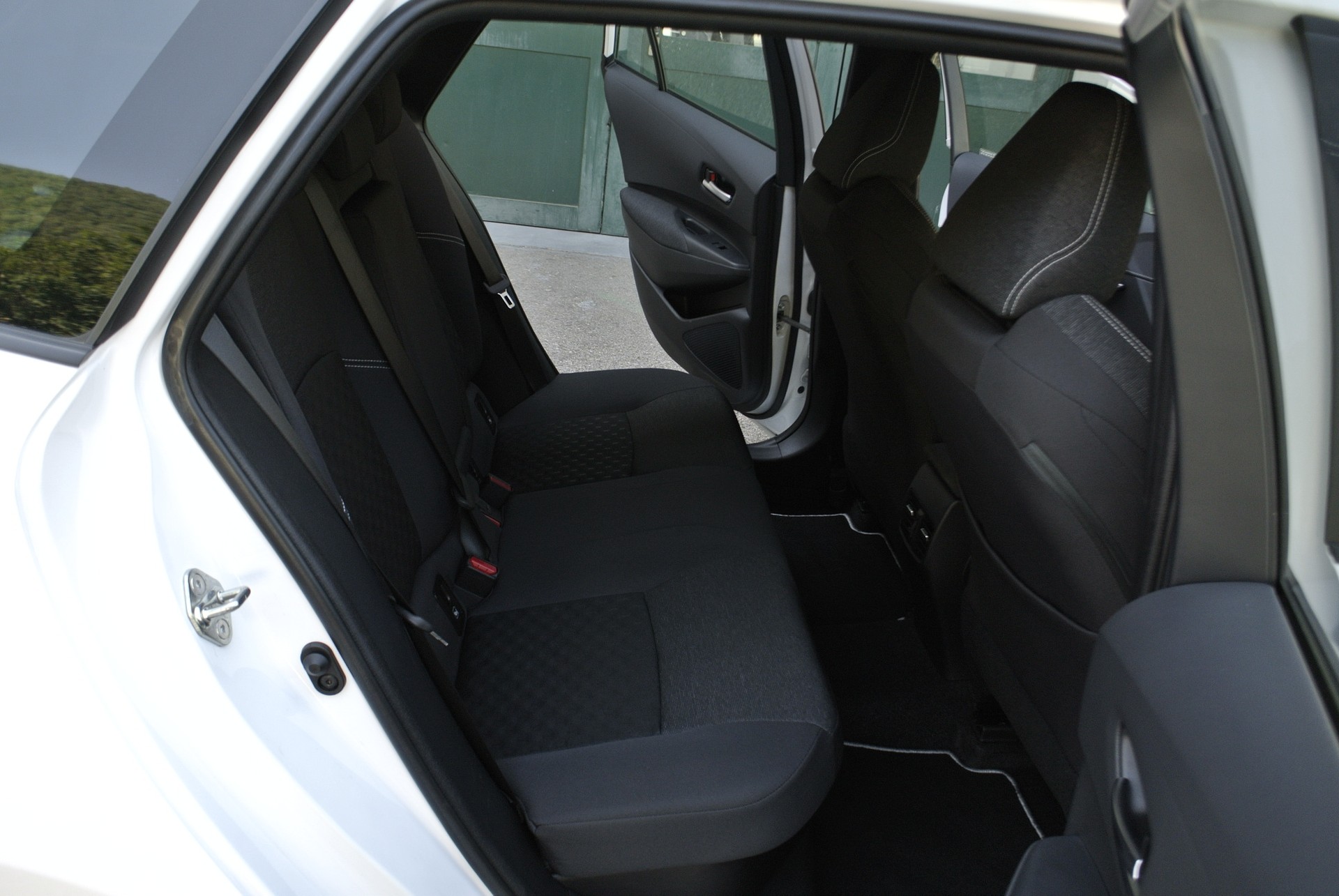 TOYOTA Corolla Touring Sports 1.8 HSD Comfort e-CVT-image-13