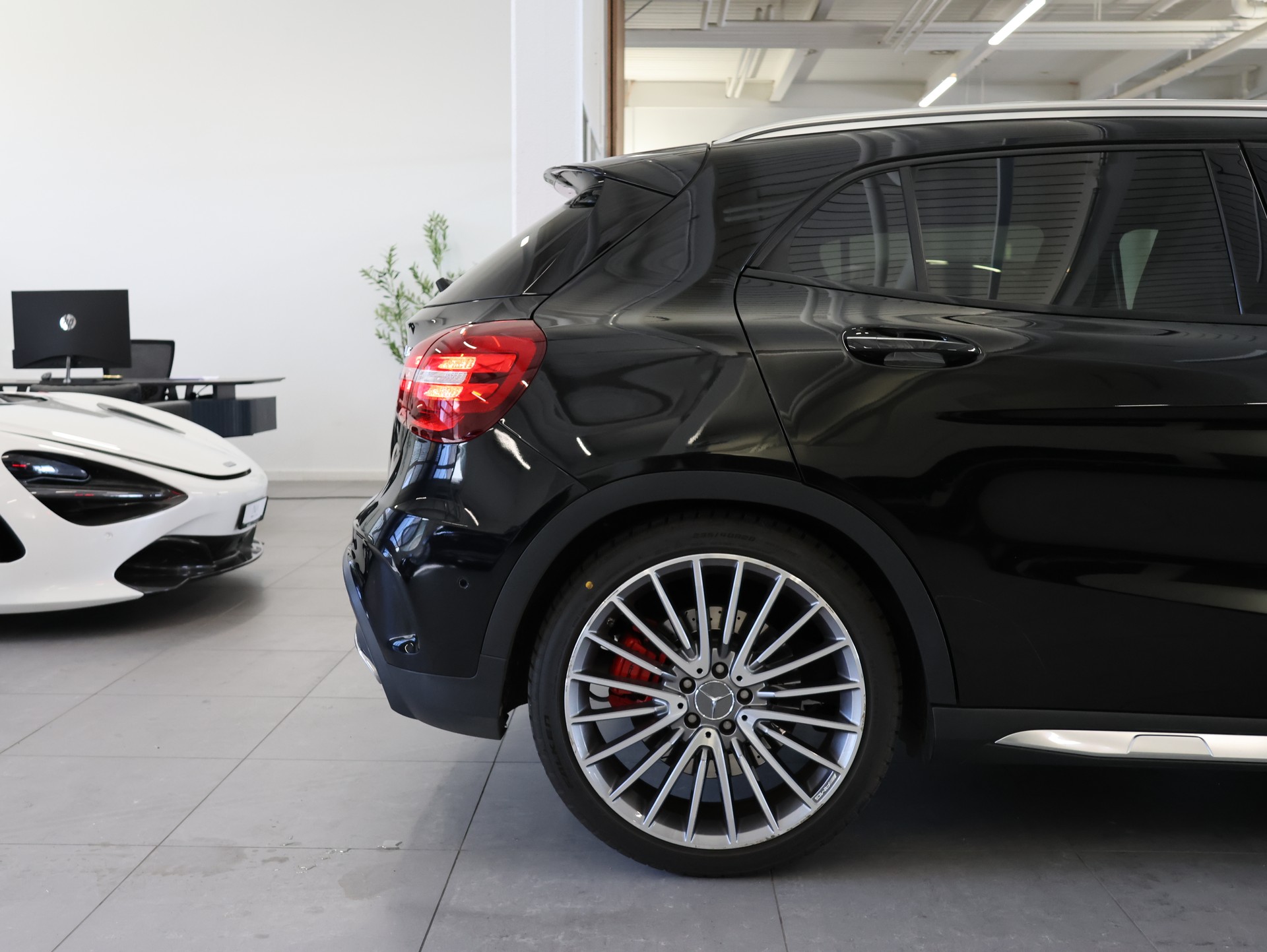 MERCEDES-BENZ GLA 45 AMG 4Matic 7G-DCT *360 Kamera* *Edition One* *Panoramadach*-image-13