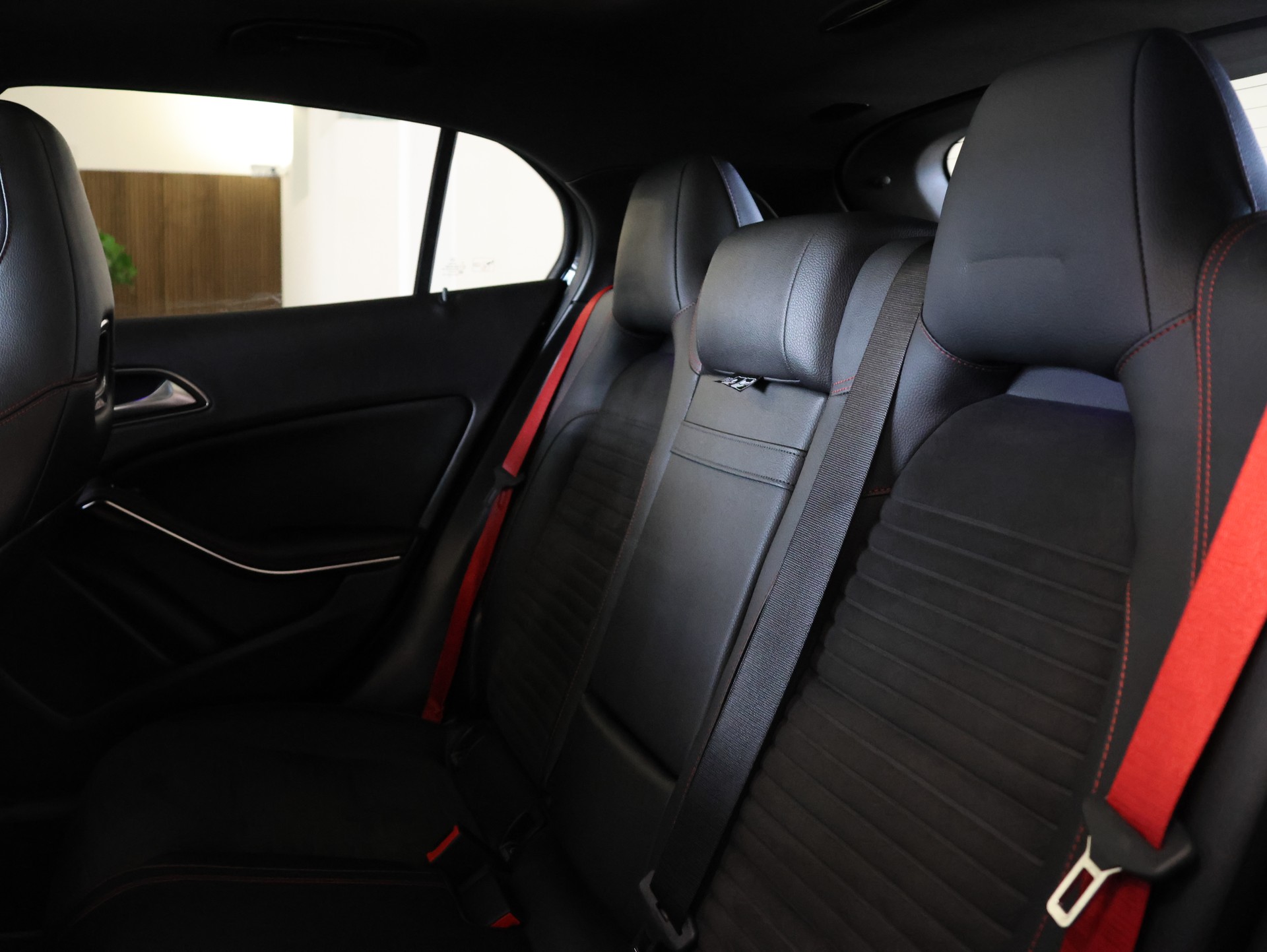 MERCEDES-BENZ GLA 45 AMG 4Matic 7G-DCT *360 Kamera* *Edition One* *Panoramadach*-image-33