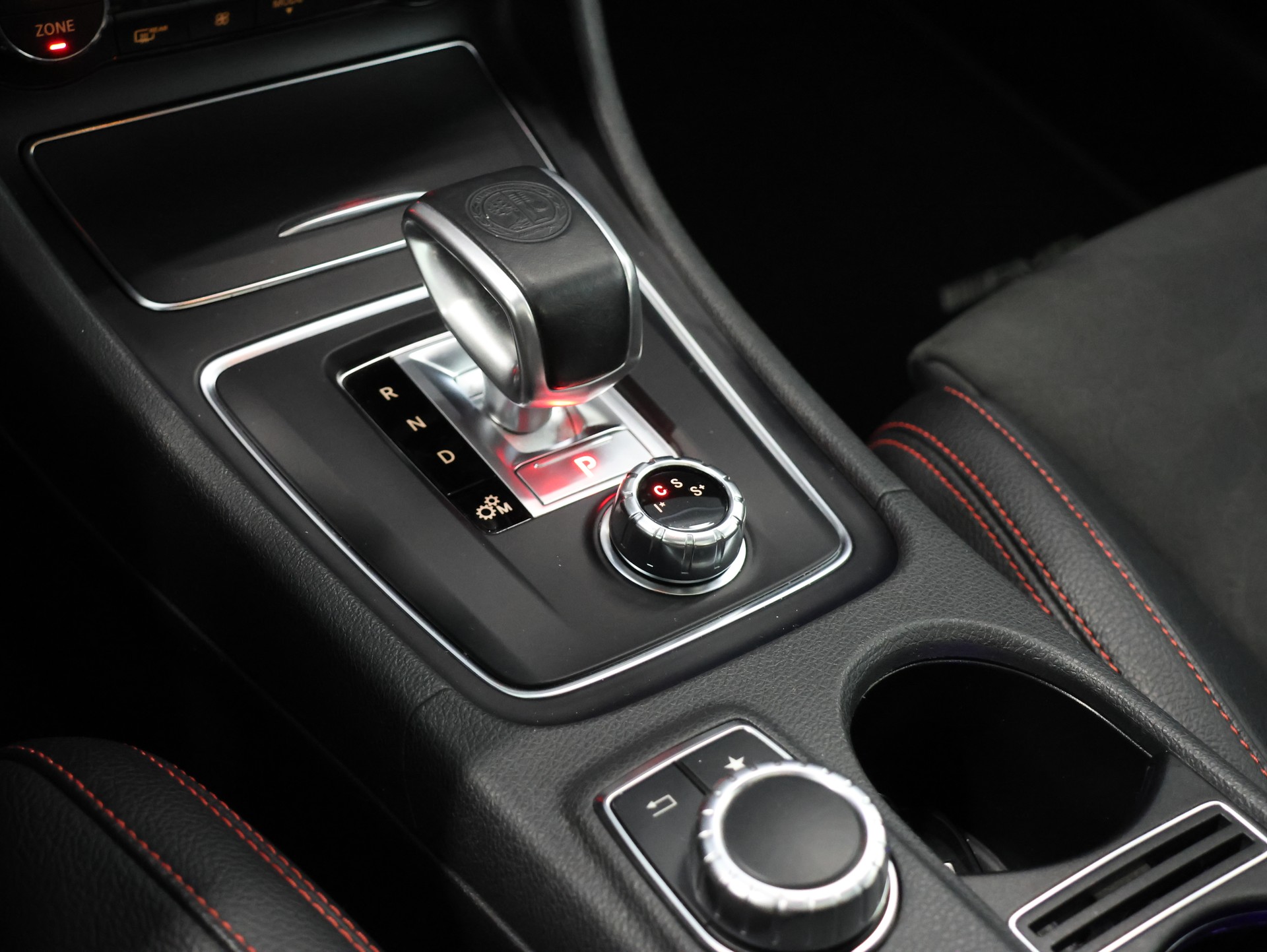 MERCEDES-BENZ GLA 45 AMG 4Matic 7G-DCT *360 Kamera* *Edition One* *Panoramadach*-image-28