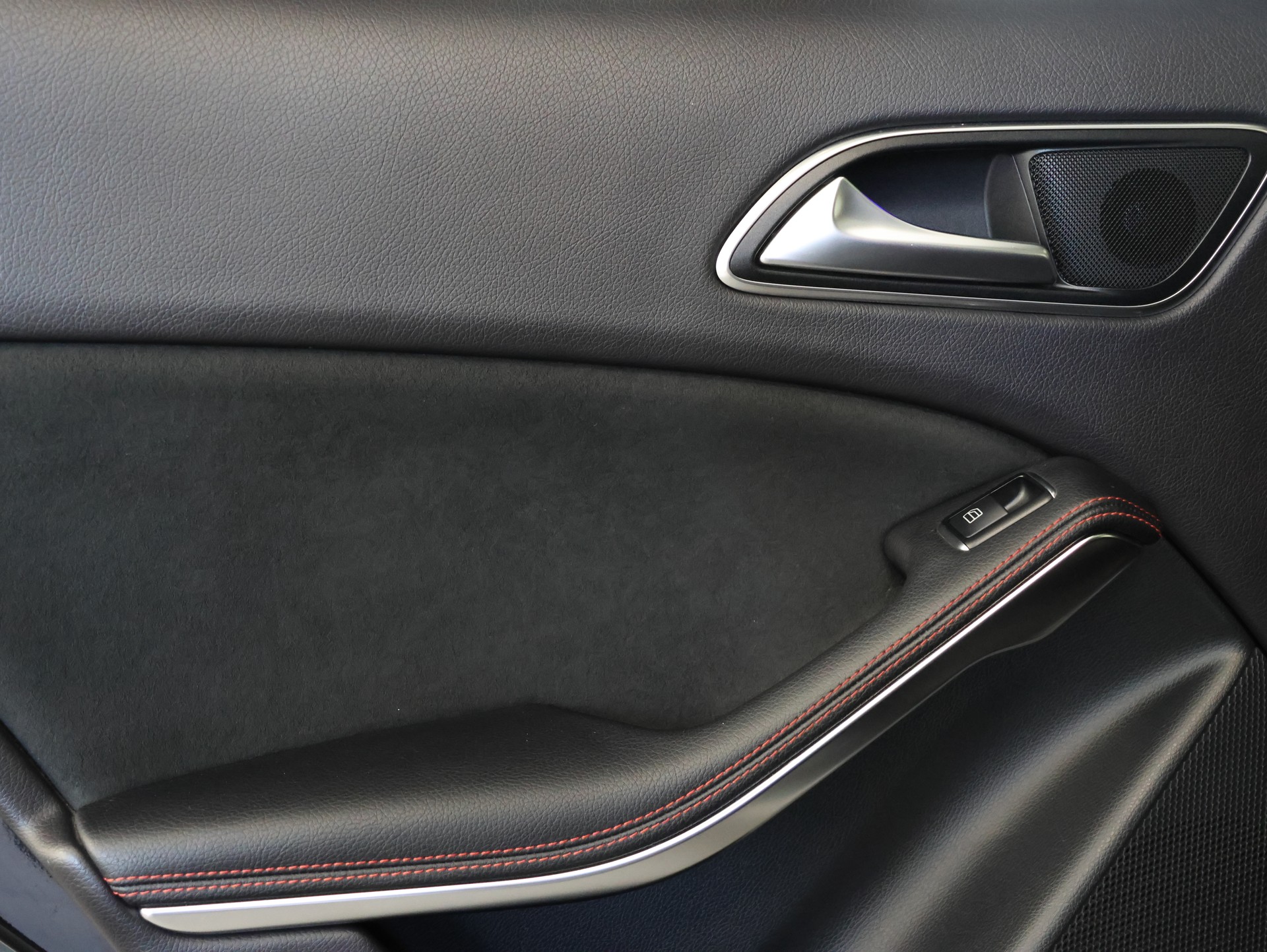 MERCEDES-BENZ GLA 45 AMG 4Matic 7G-DCT *360 Kamera* *Edition One* *Panoramadach*-image-34