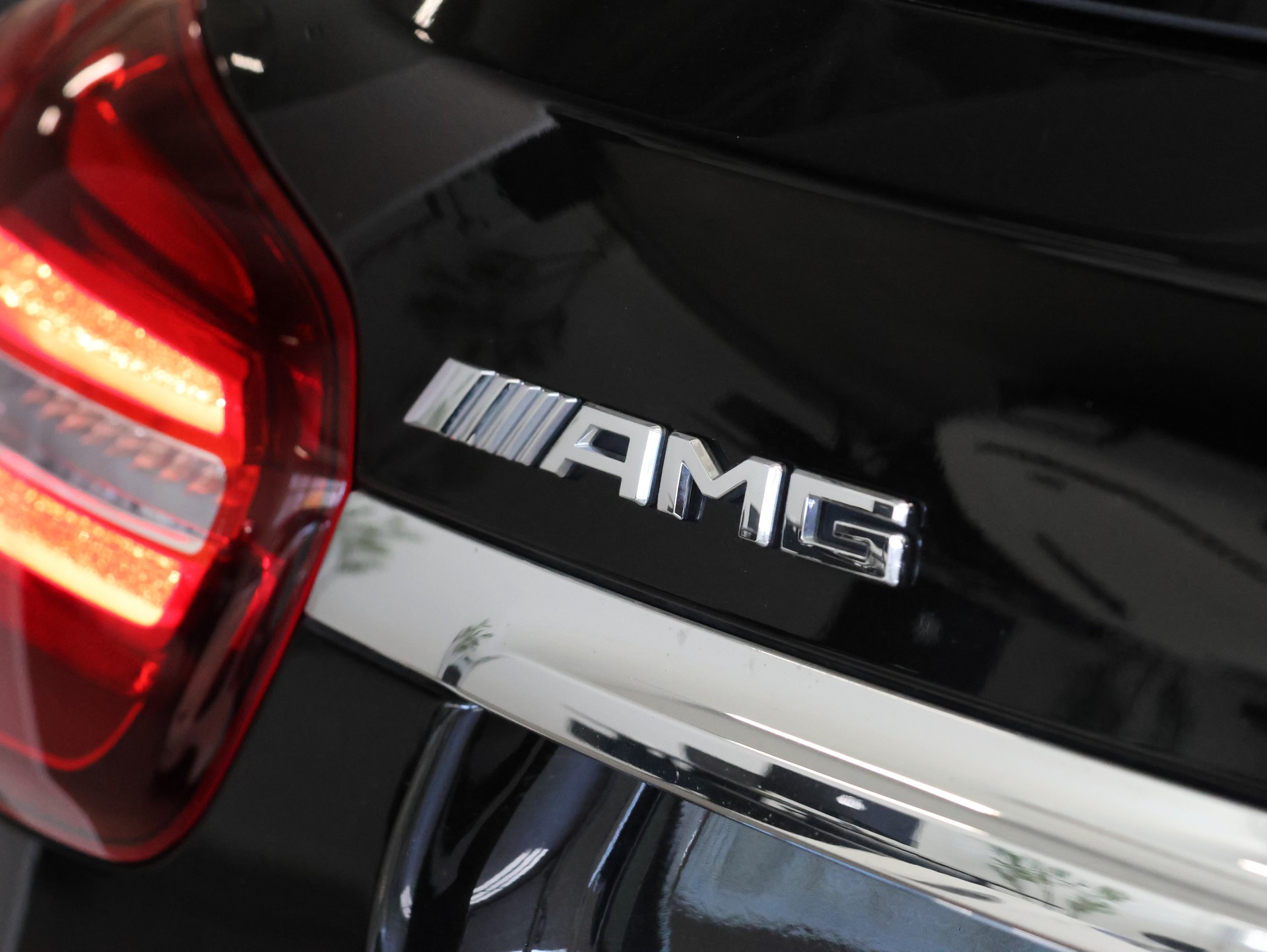 MERCEDES-BENZ GLA 45 AMG 4Matic 7G-DCT *360 Kamera* *Edition One* *Panoramadach*-image-12
