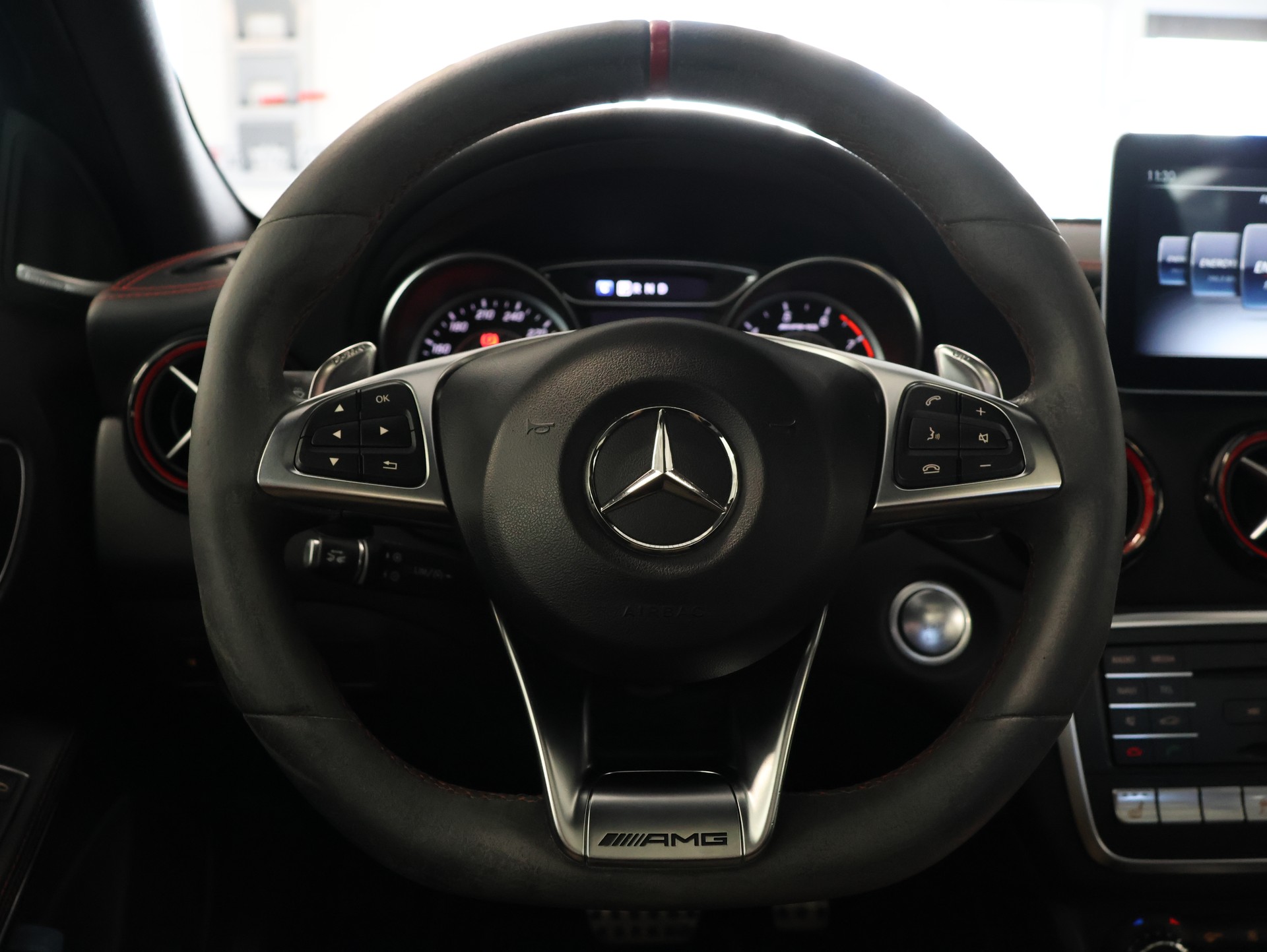 MERCEDES-BENZ GLA 45 AMG 4Matic 7G-DCT *360 Kamera* *Edition One* *Panoramadach*-image-21