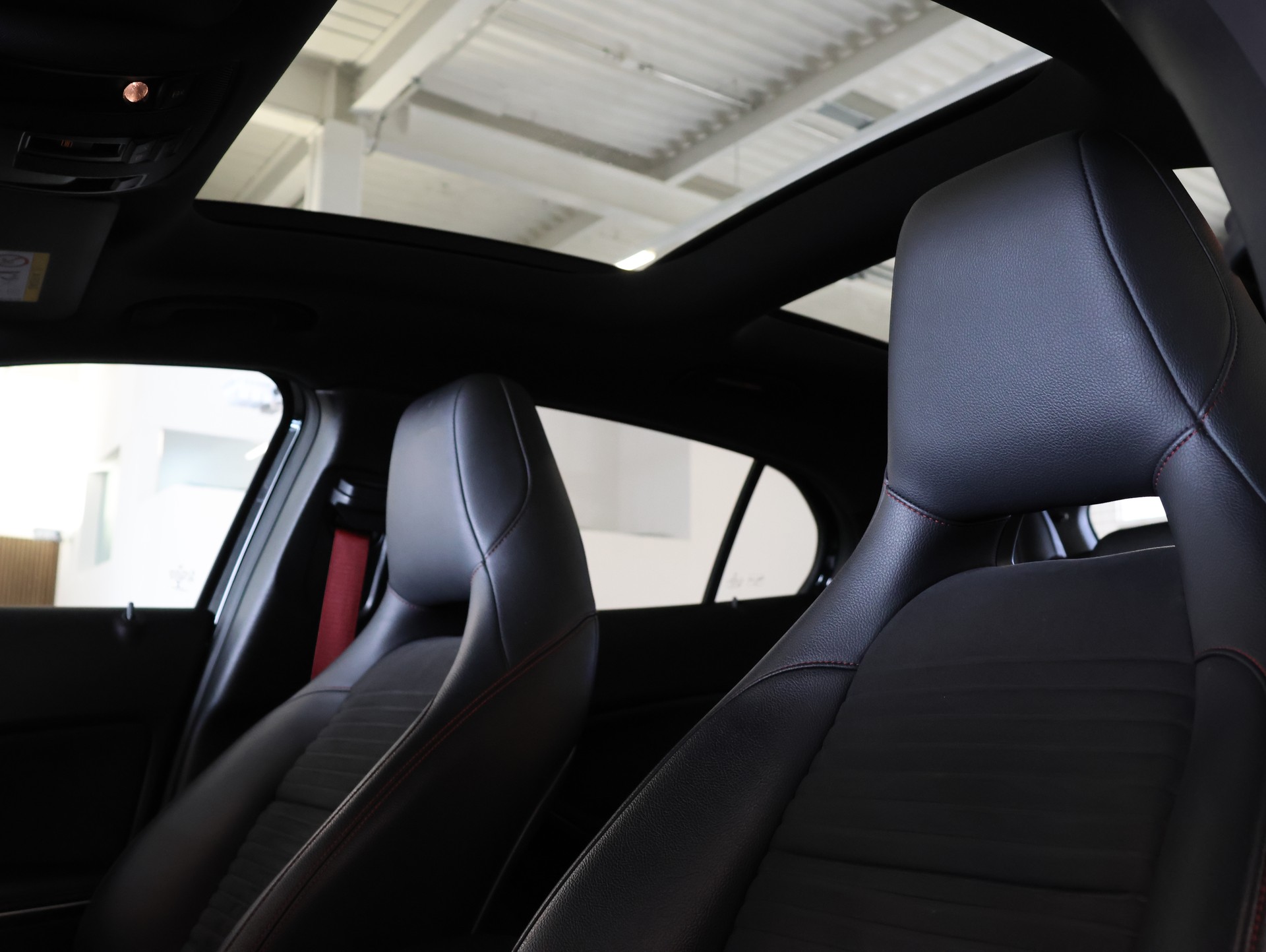 MERCEDES-BENZ GLA 45 AMG 4Matic 7G-DCT *360 Kamera* *Edition One* *Panoramadach*-image-18