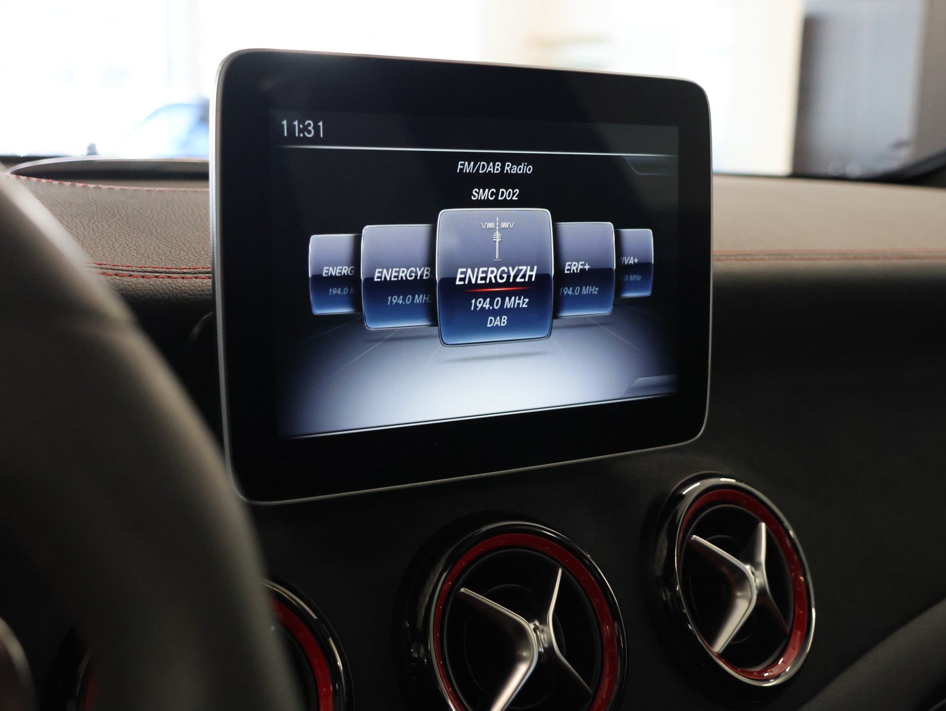 MERCEDES-BENZ GLA 45 AMG 4Matic 7G-DCT *360 Kamera* *Edition One* *Panoramadach*-image-24