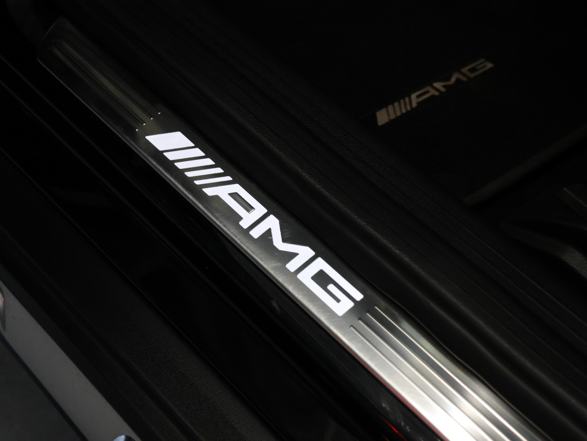 MERCEDES-BENZ GLA 45 AMG 4Matic 7G-DCT *360 Kamera* *Edition One* *Panoramadach*-image-20