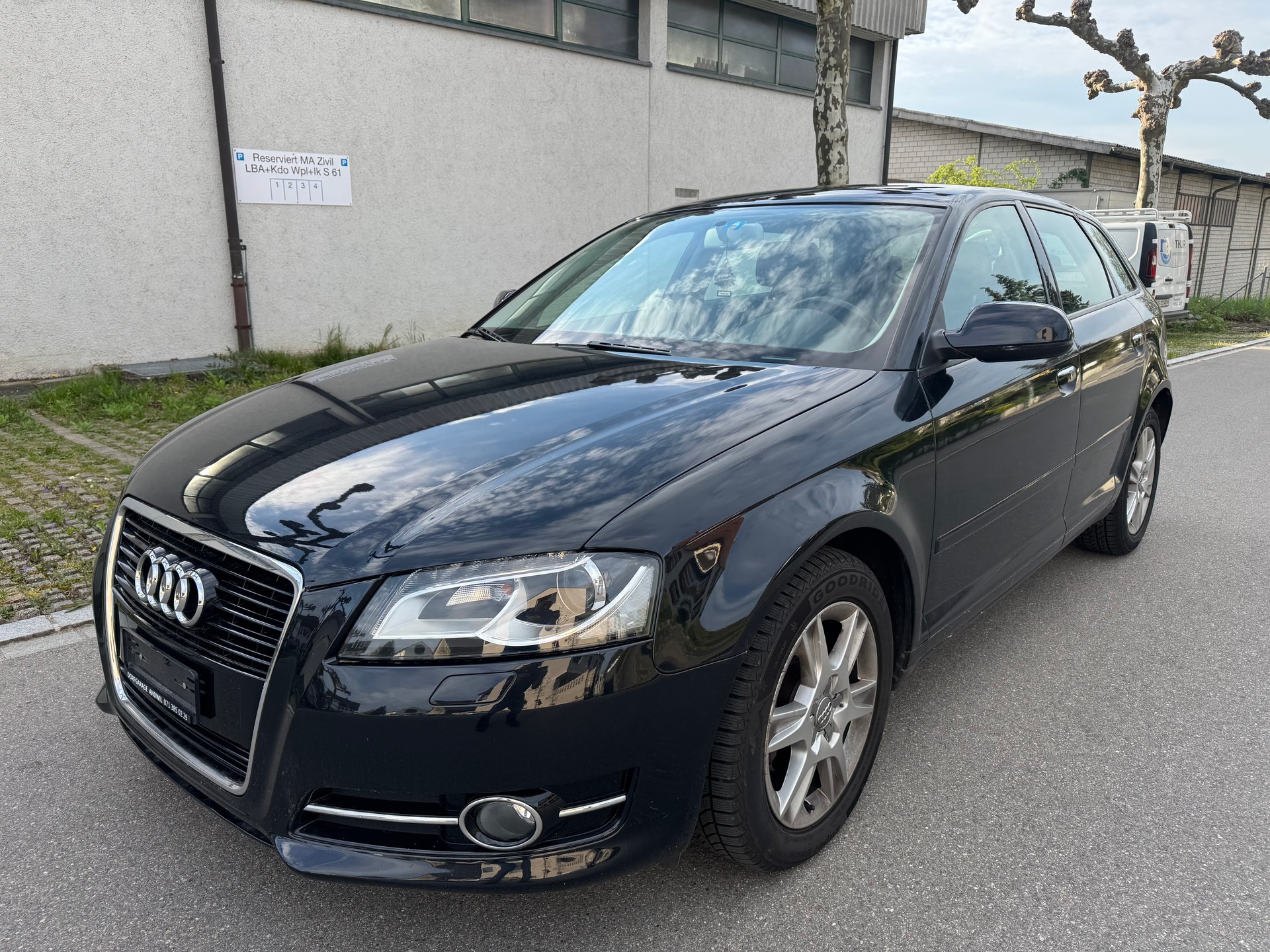 AUDI A3 1.6 TDI Attraction-image-0