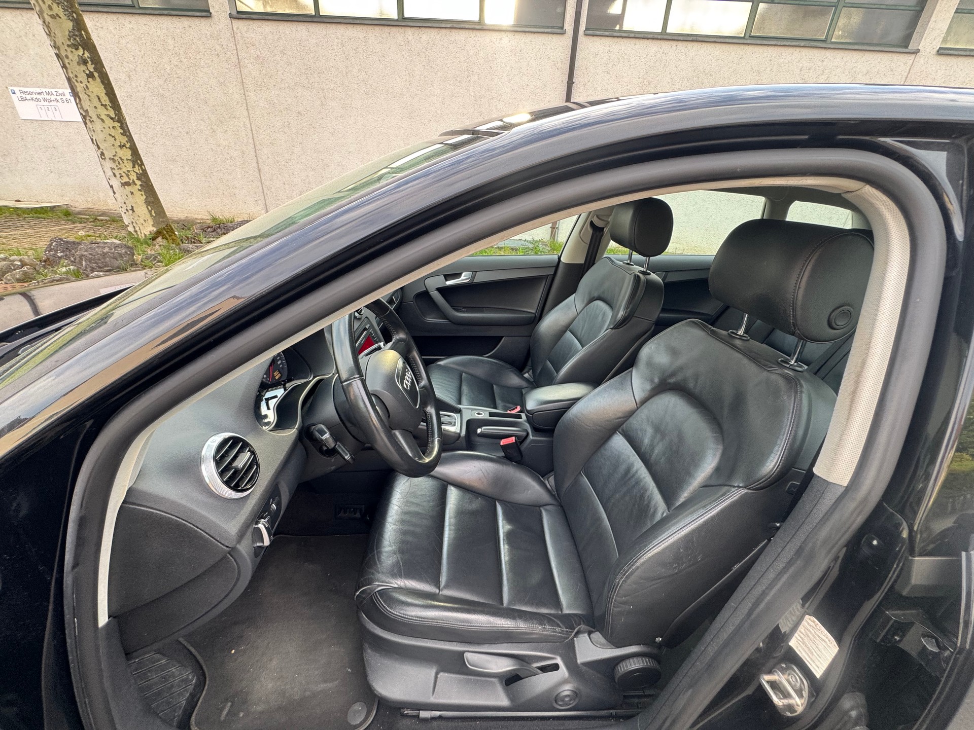 AUDI A3 1.6 TDI Attraction-image-6