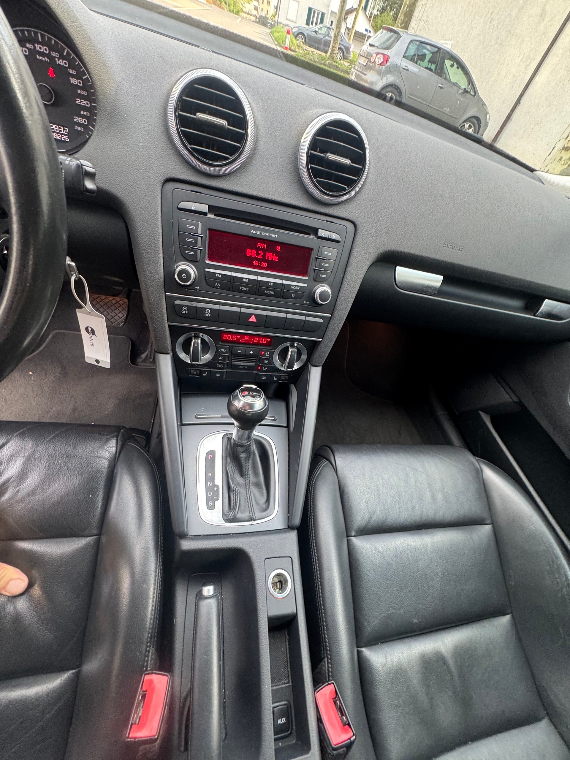 AUDI A3 1.6 TDI Attraction-image-8