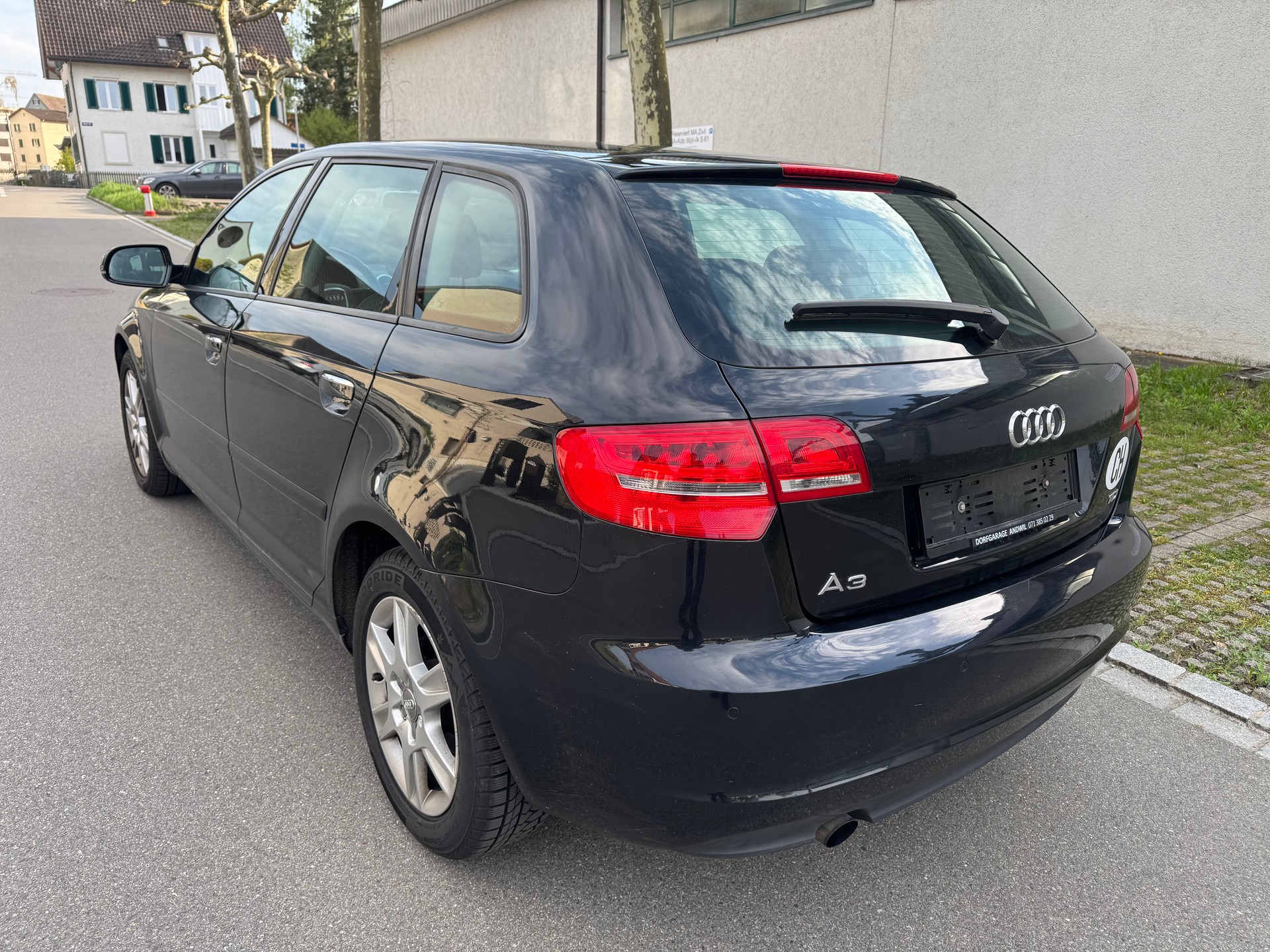 AUDI A3 1.6 TDI Attraction-image-3
