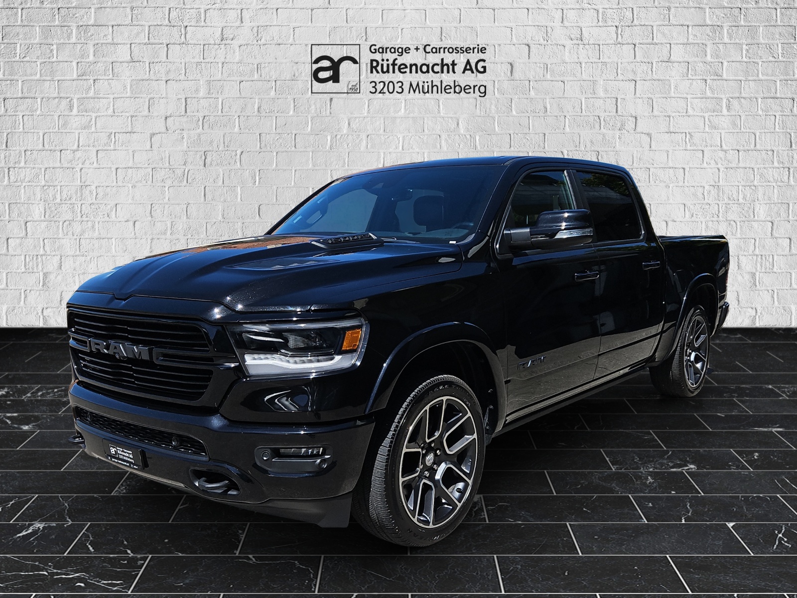 DODGE Ram 1500 Crew Kab. Pick-up 5.7 HEMI MDS VVT Laramie