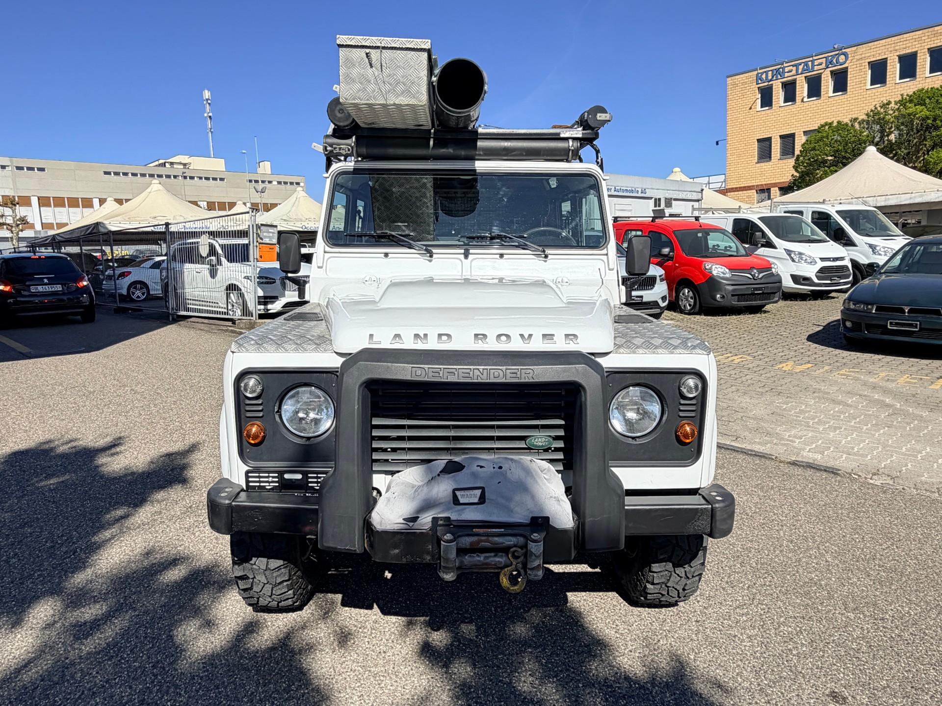 LAND ROVER Defender 110 2.2 TD4 Station Wagon-image-8