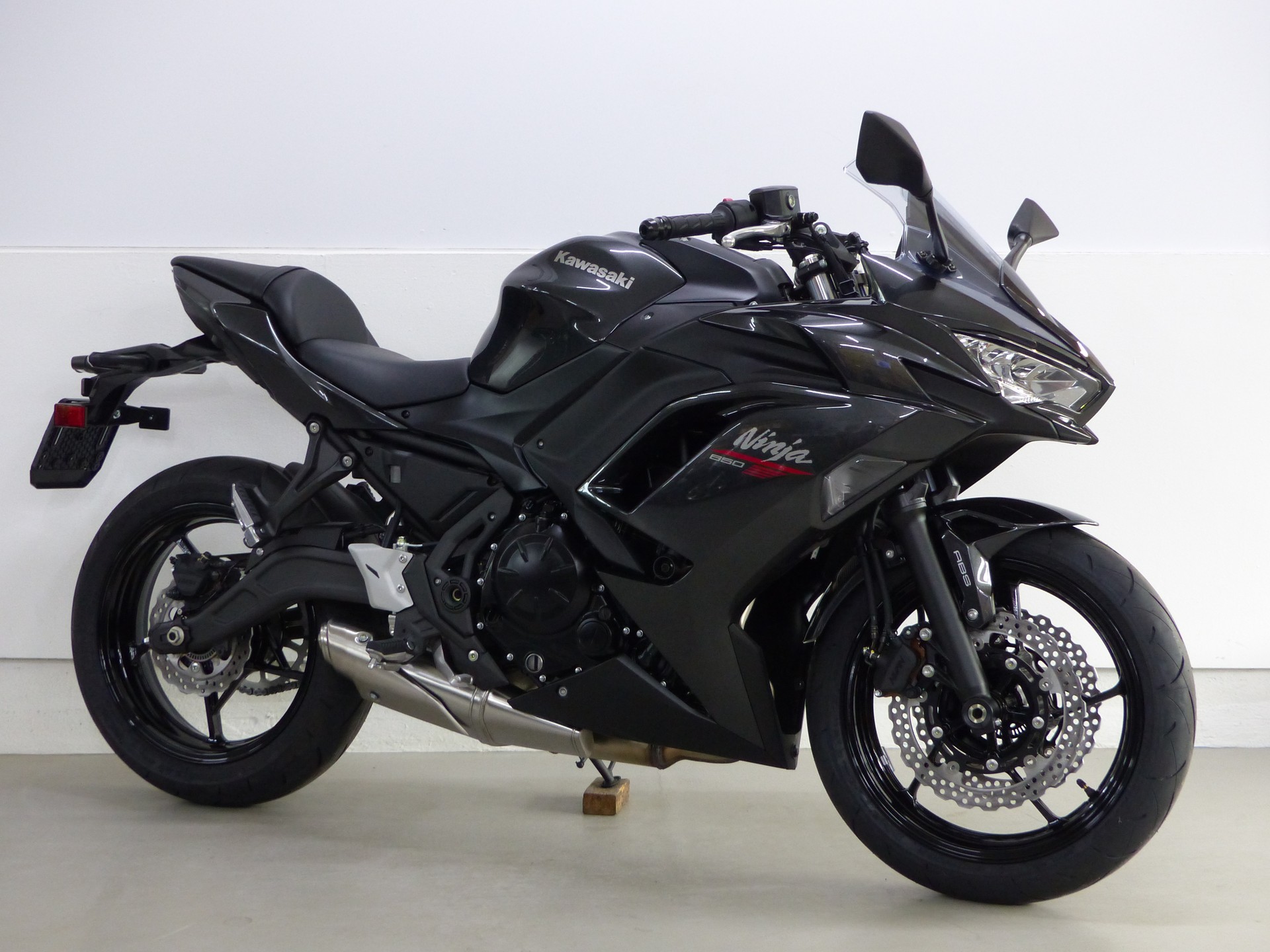 KAWASAKI Ninja 650 ABS 35kW-showroom-element-1