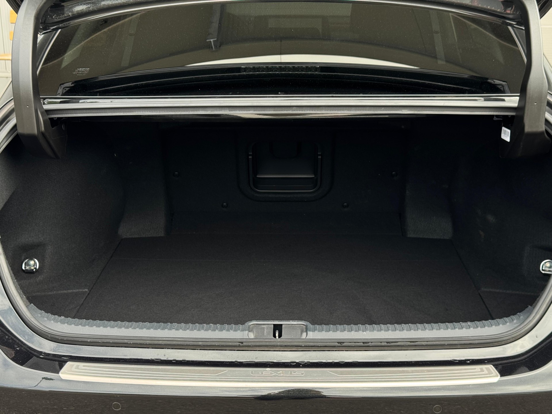 LEXUS ES 300h Excellence-image-23