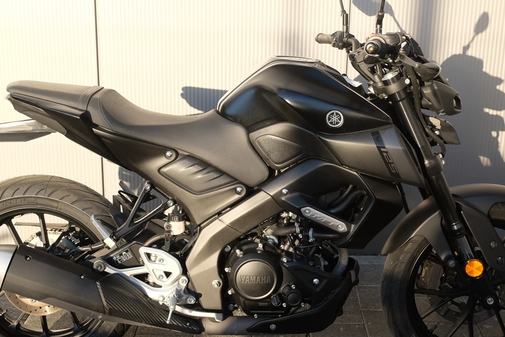 YAMAHA MT-125 ABS-showroom-element-2