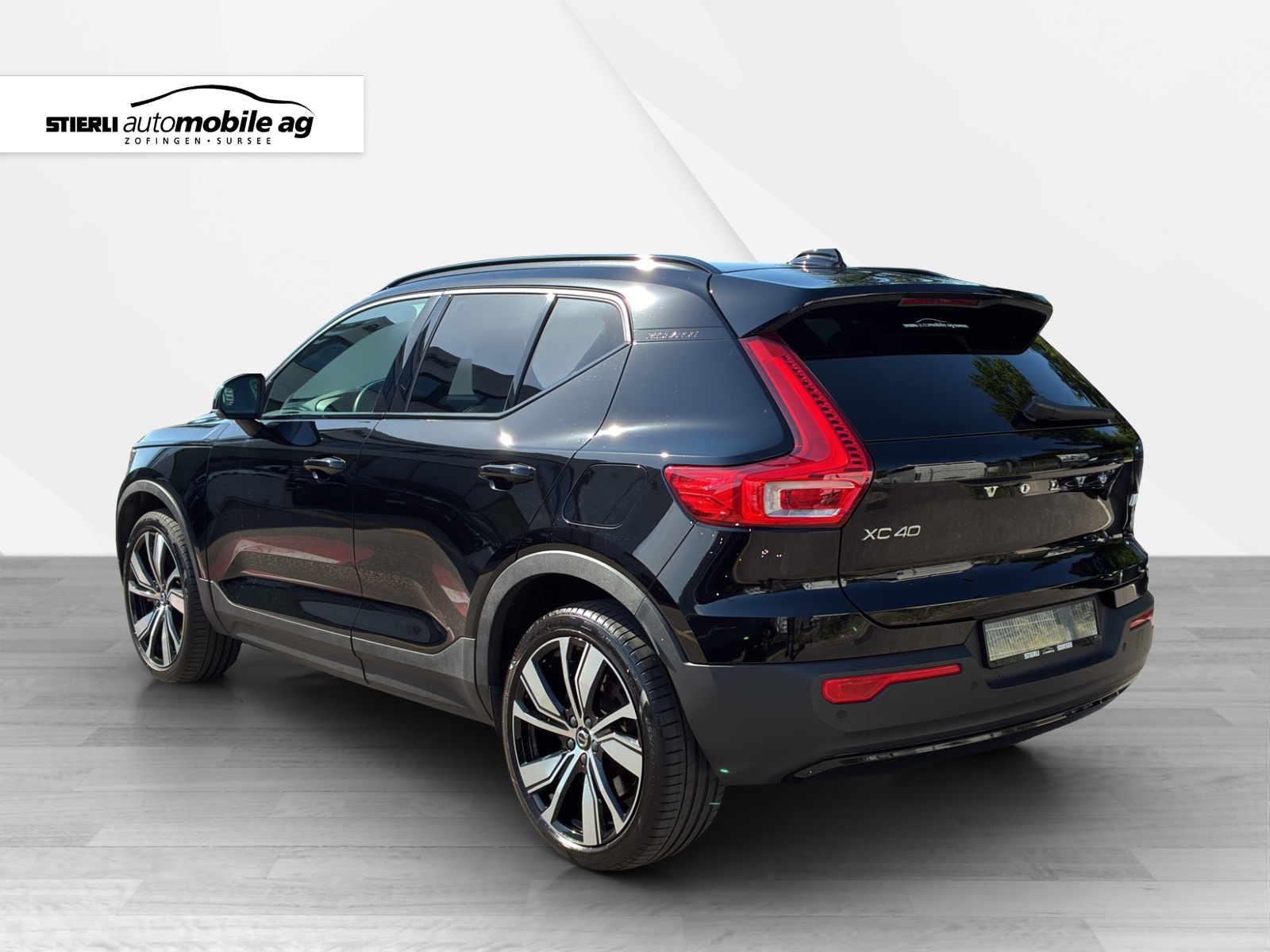 VOLVO XC40 P8 Twin R-Design AWD-image-6