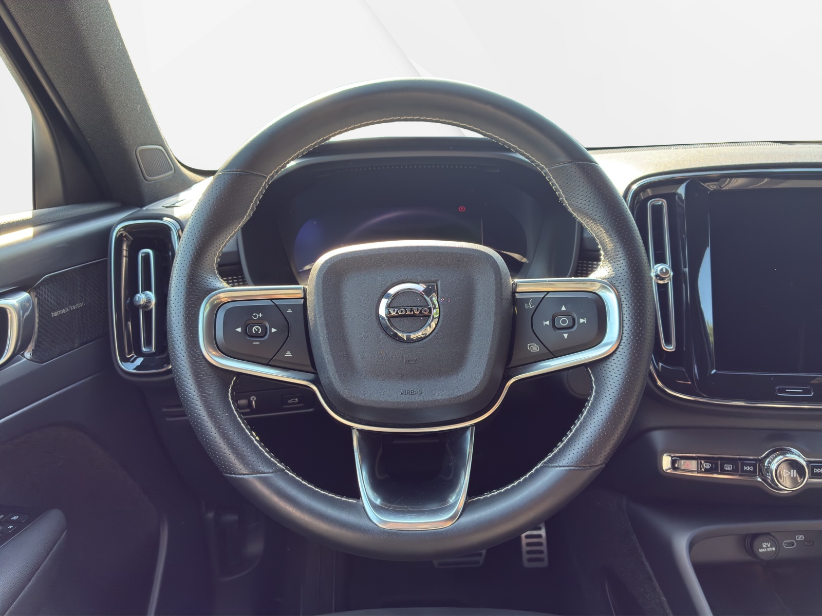 VOLVO XC40 P8 Twin R-Design AWD-image-11