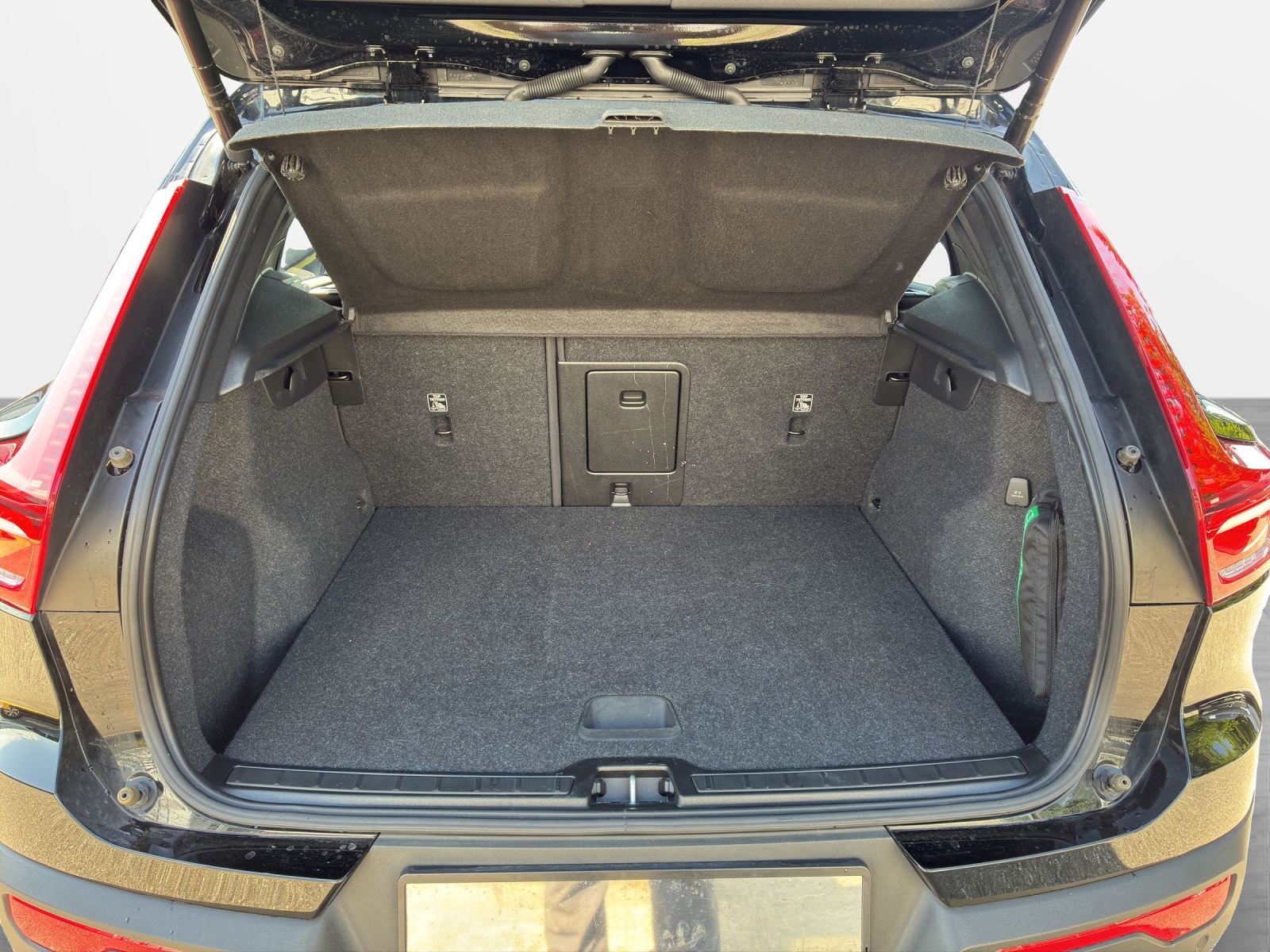 VOLVO XC40 P8 Twin R-Design AWD-image-14