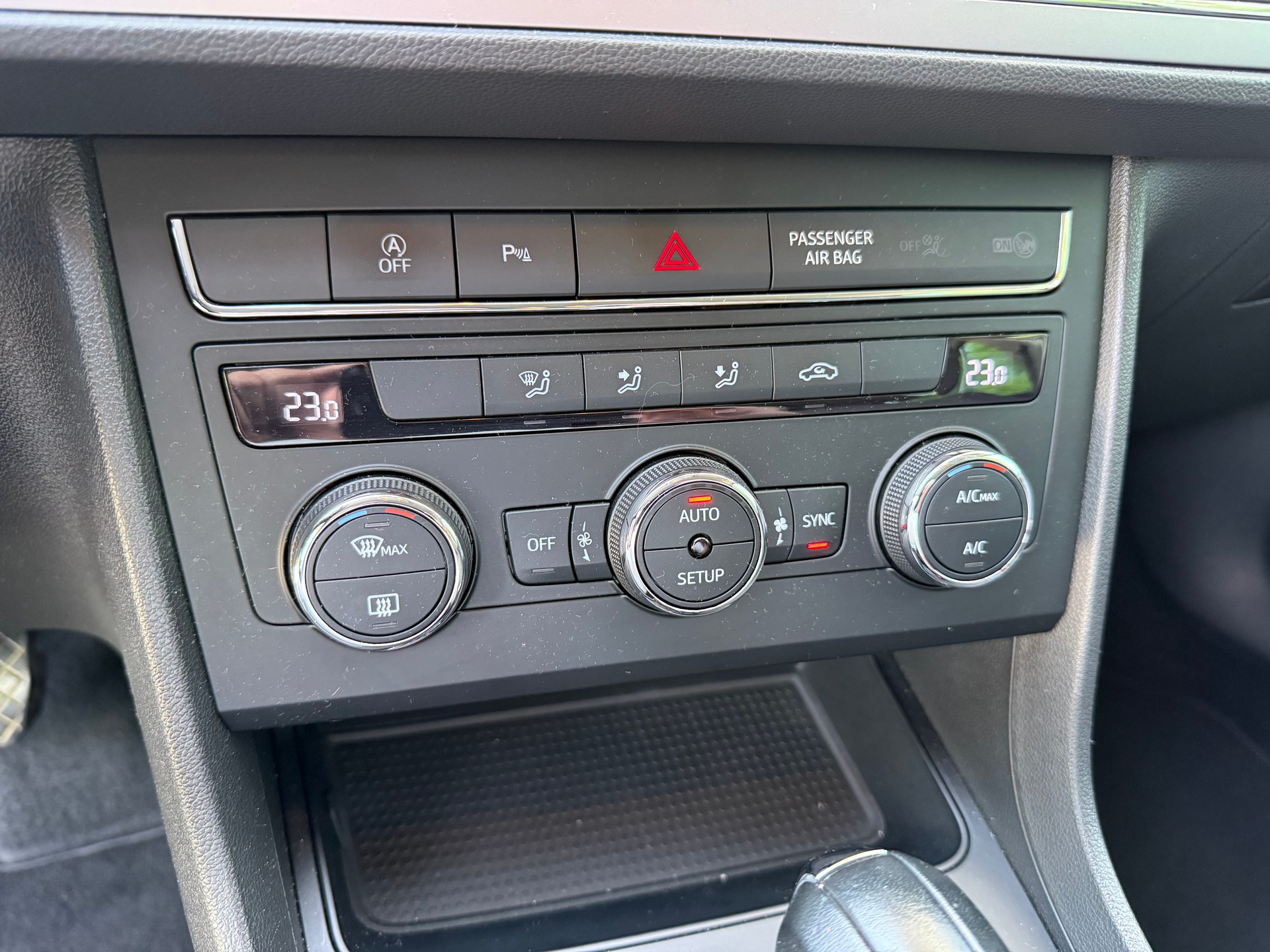 SEAT Leon ST 1.6 TDI CR Style DSG-image-12
