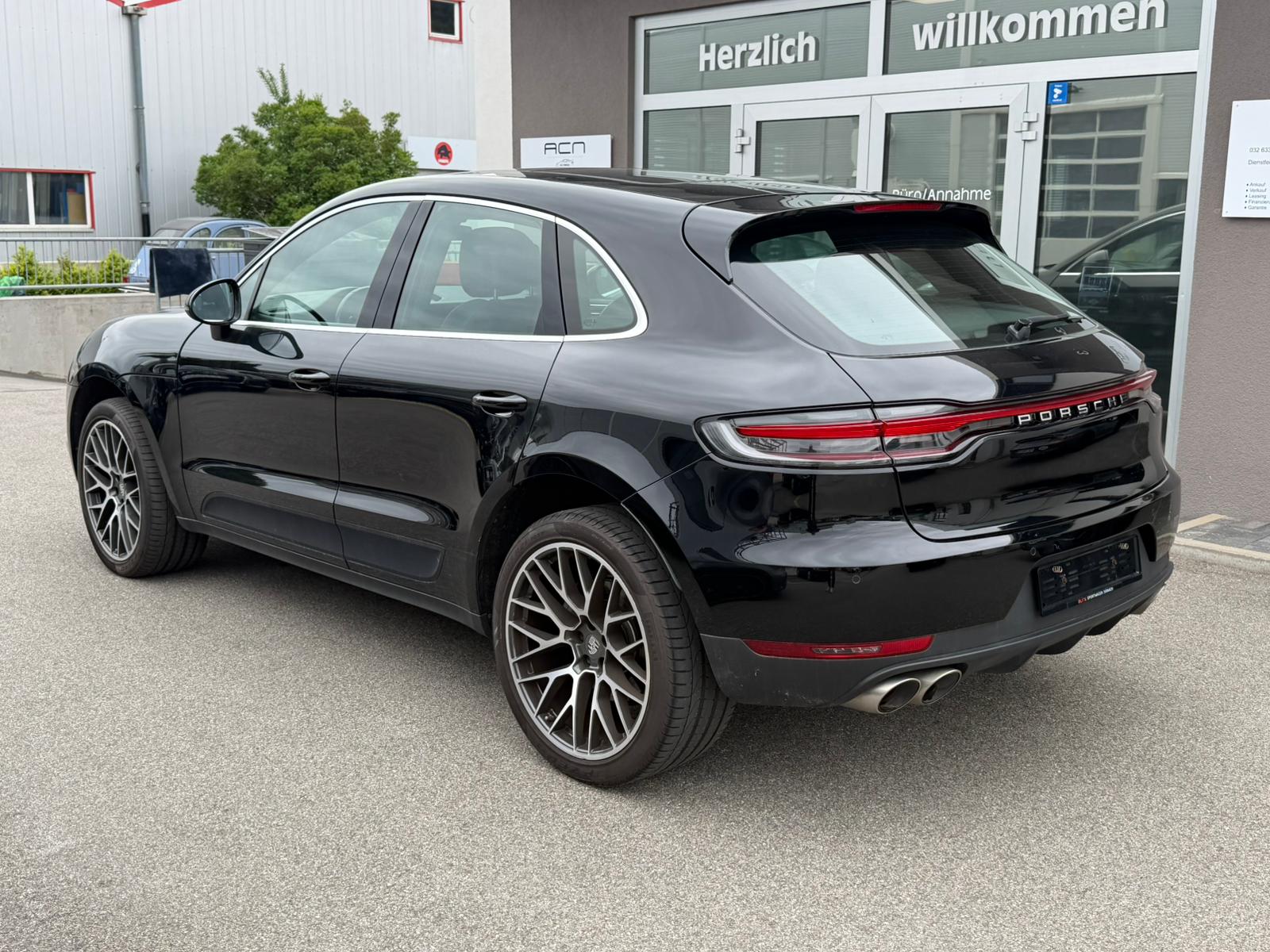 PORSCHE Macan S PDK-showroom-element-2