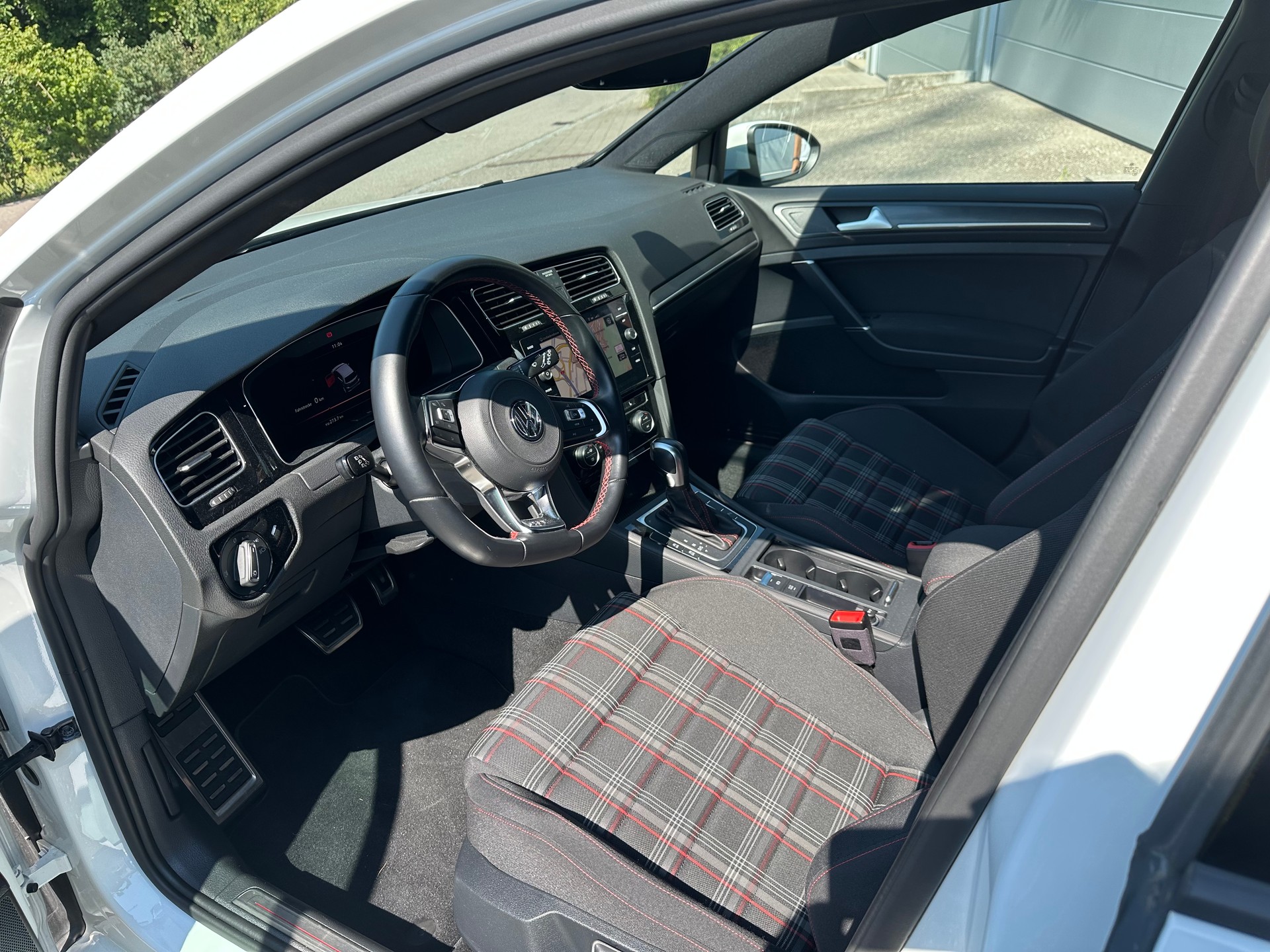VW 2.0 TSI GTI Performance DSG-image-4