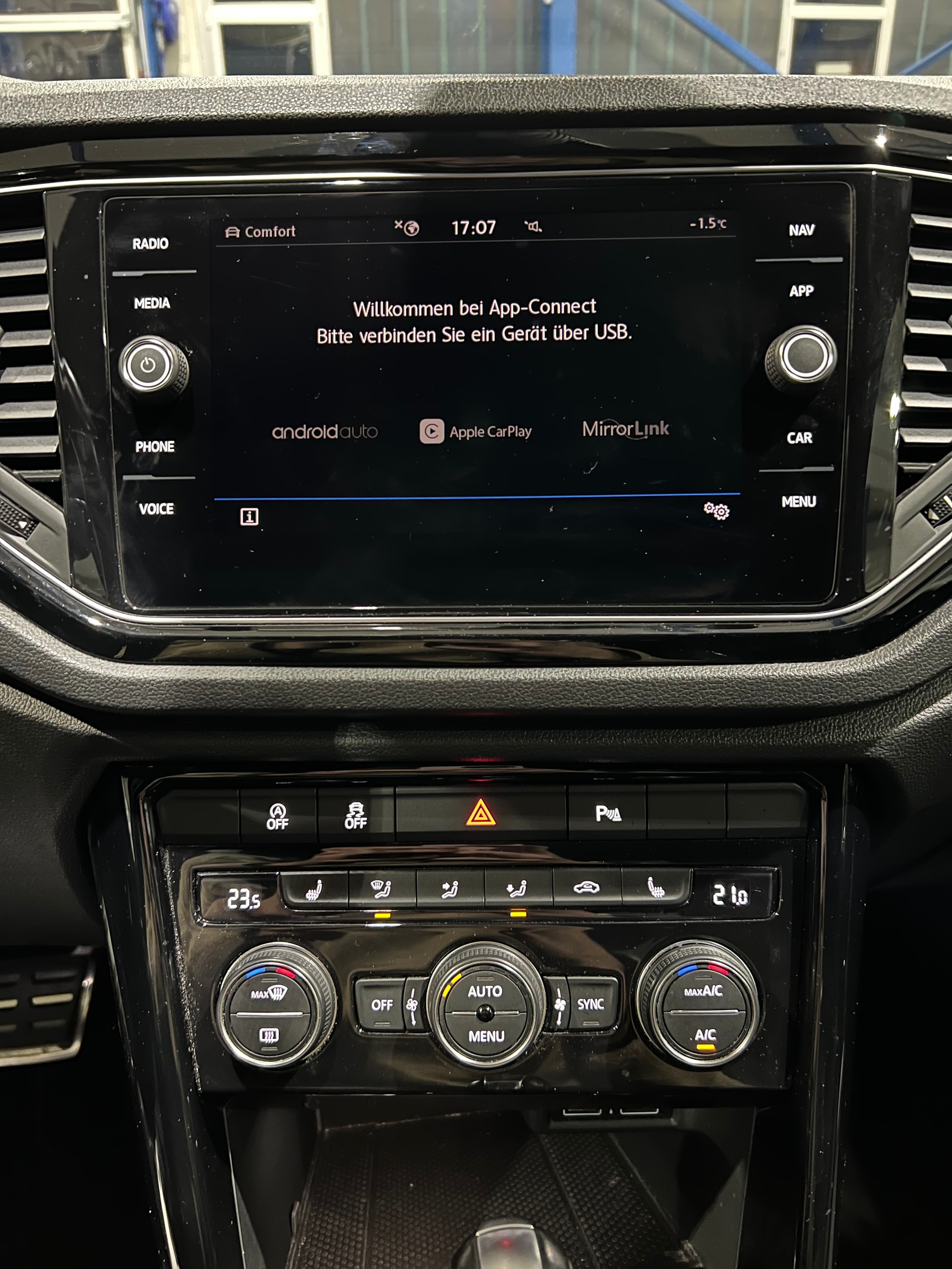 VW T-Roc 2.0 TSI R DSG 4Motion**Panodach,Tempomat ACC,Rückfahrtkam,Frisch ab MFK**-image-12