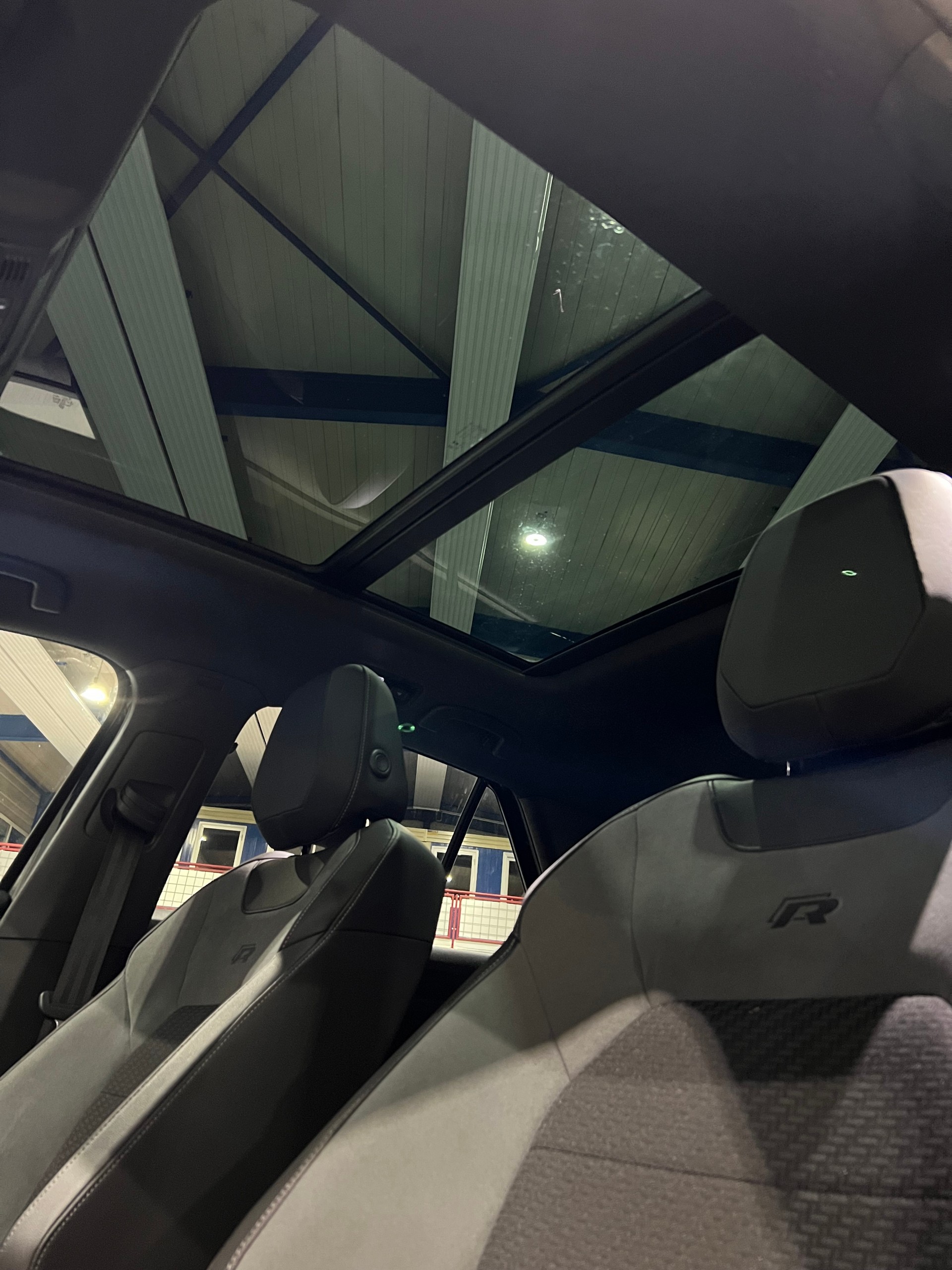 VW T-Roc 2.0 TSI R DSG 4Motion**Panodach,Tempomat ACC,Rückfahrtkam,Frisch ab MFK**-image-9