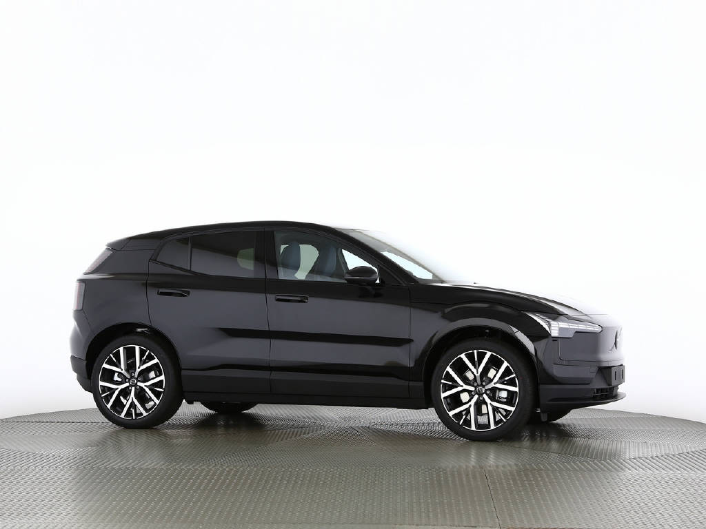 VOLVO EX 30 P5 Plus Swiss Black Edition Extended Range-image-9