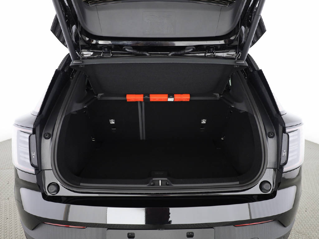 VOLVO EX 30 P5 Plus Swiss Black Edition Extended Range-image-17