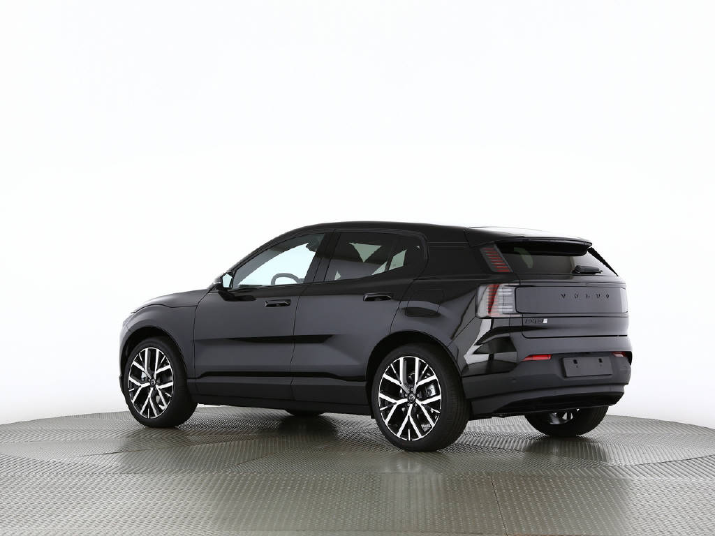 VOLVO EX 30 P5 Plus Swiss Black Edition Extended Range-image-4