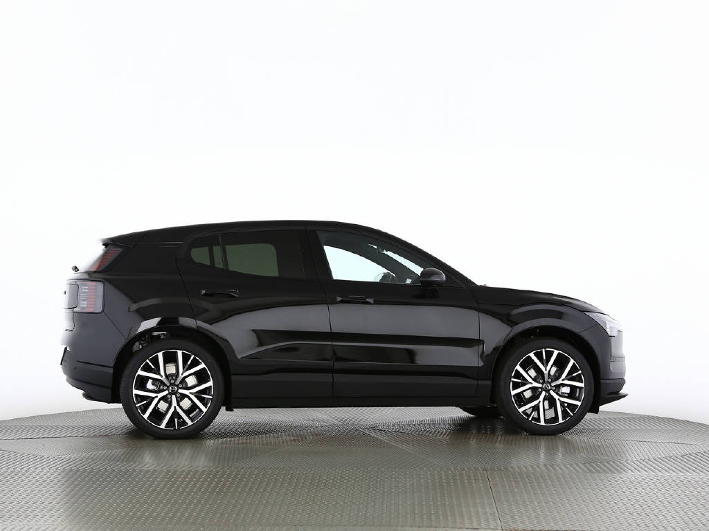VOLVO EX 30 P5 Plus Swiss Black Edition Extended Range-image-8