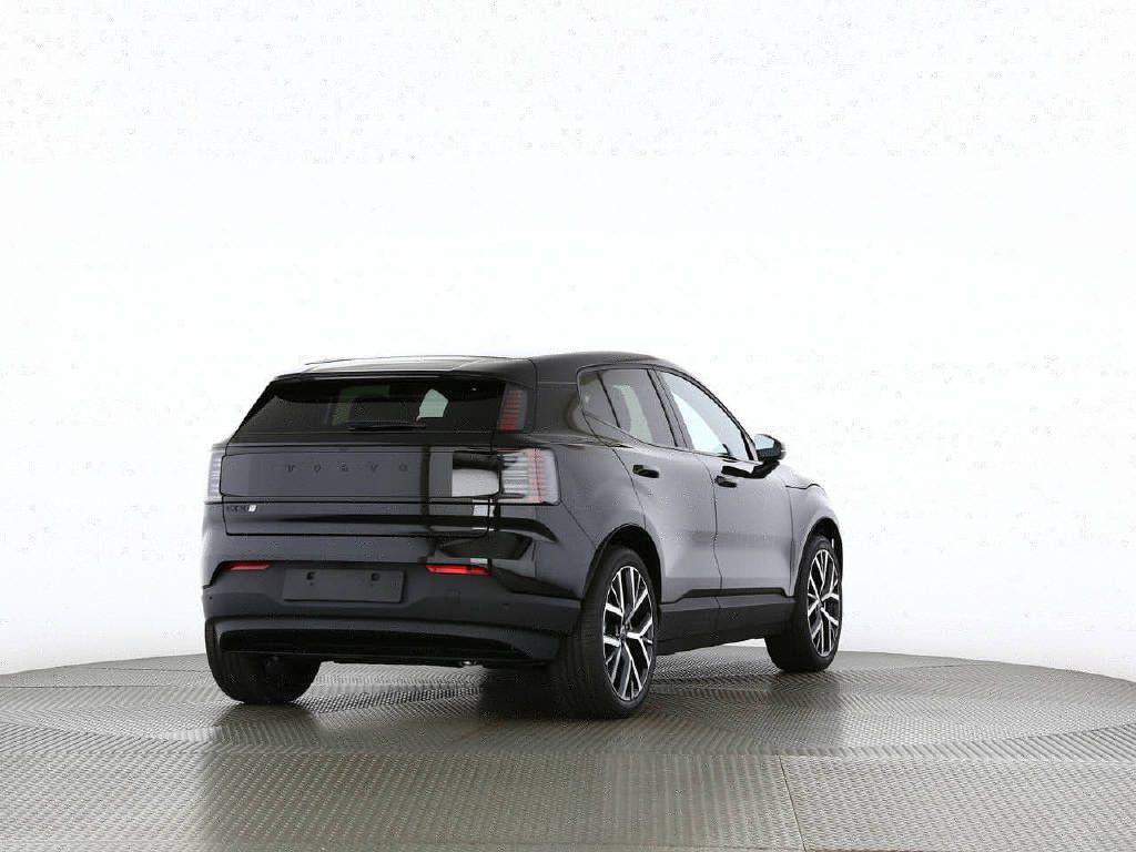 VOLVO EX 30 P5 Plus Swiss Black Edition Extended Range-image-6