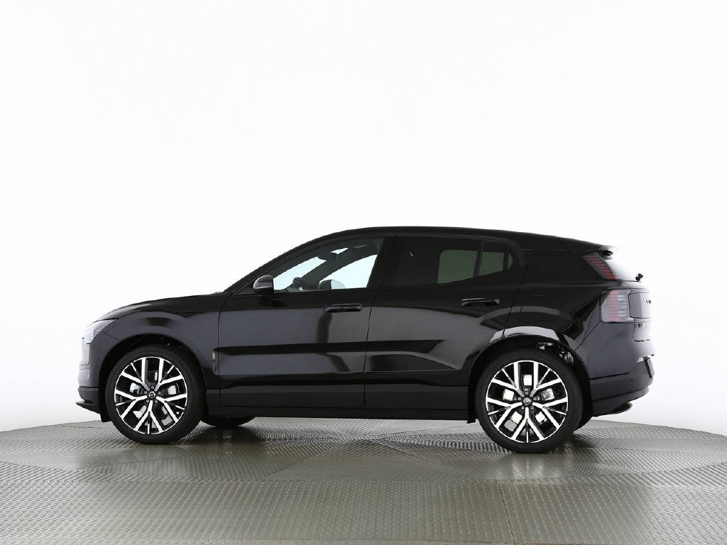 VOLVO EX 30 P5 Plus Swiss Black Edition Extended Range-image-16