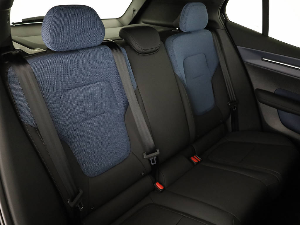 VOLVO EX 30 P5 Plus Swiss Black Edition Extended Range-image-14