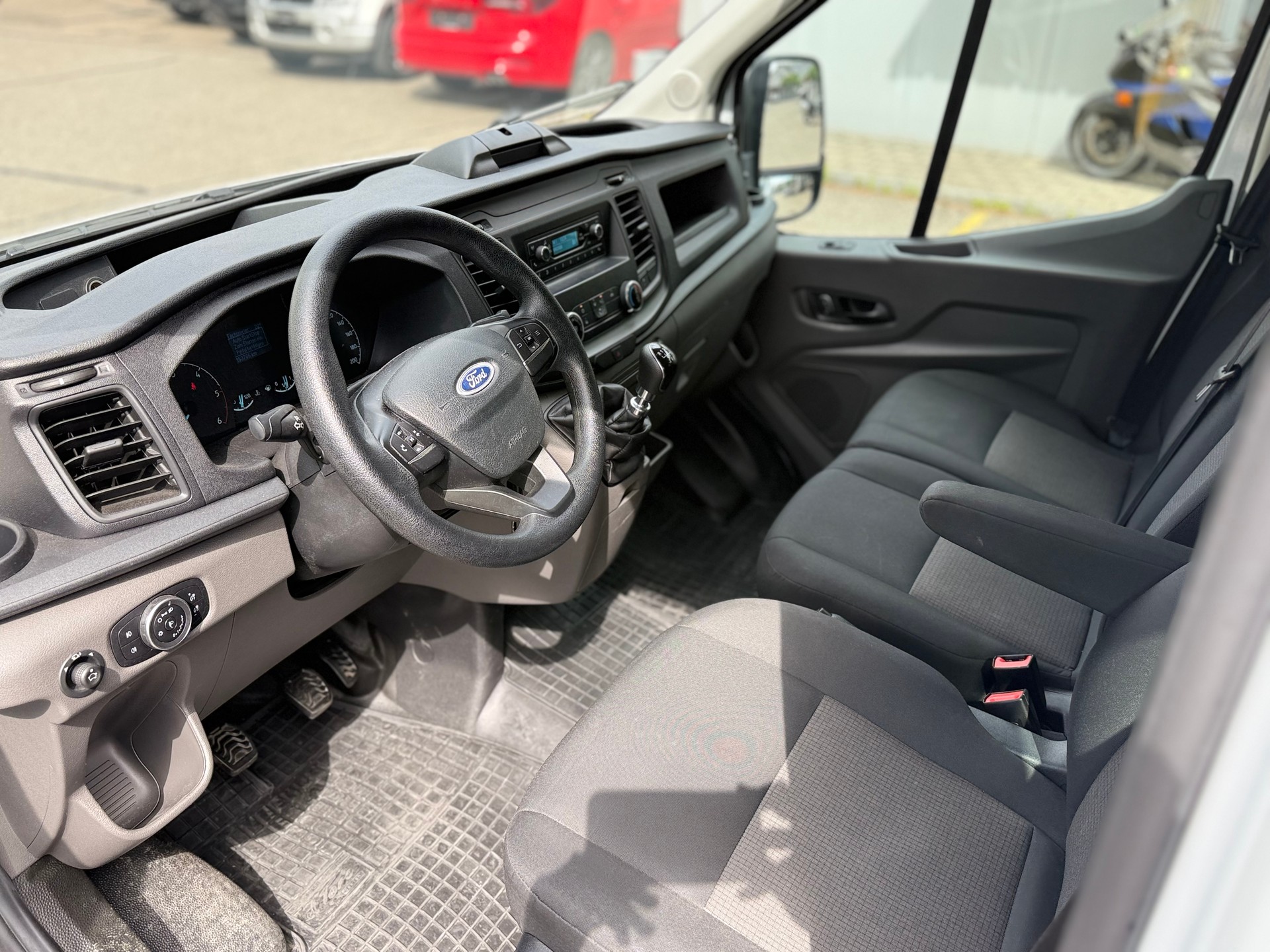 FORD Transit Van Mixto 6 Plätze DCiV 310 L2 Ambiente 2.0 TDCi 130 FWD-image-10