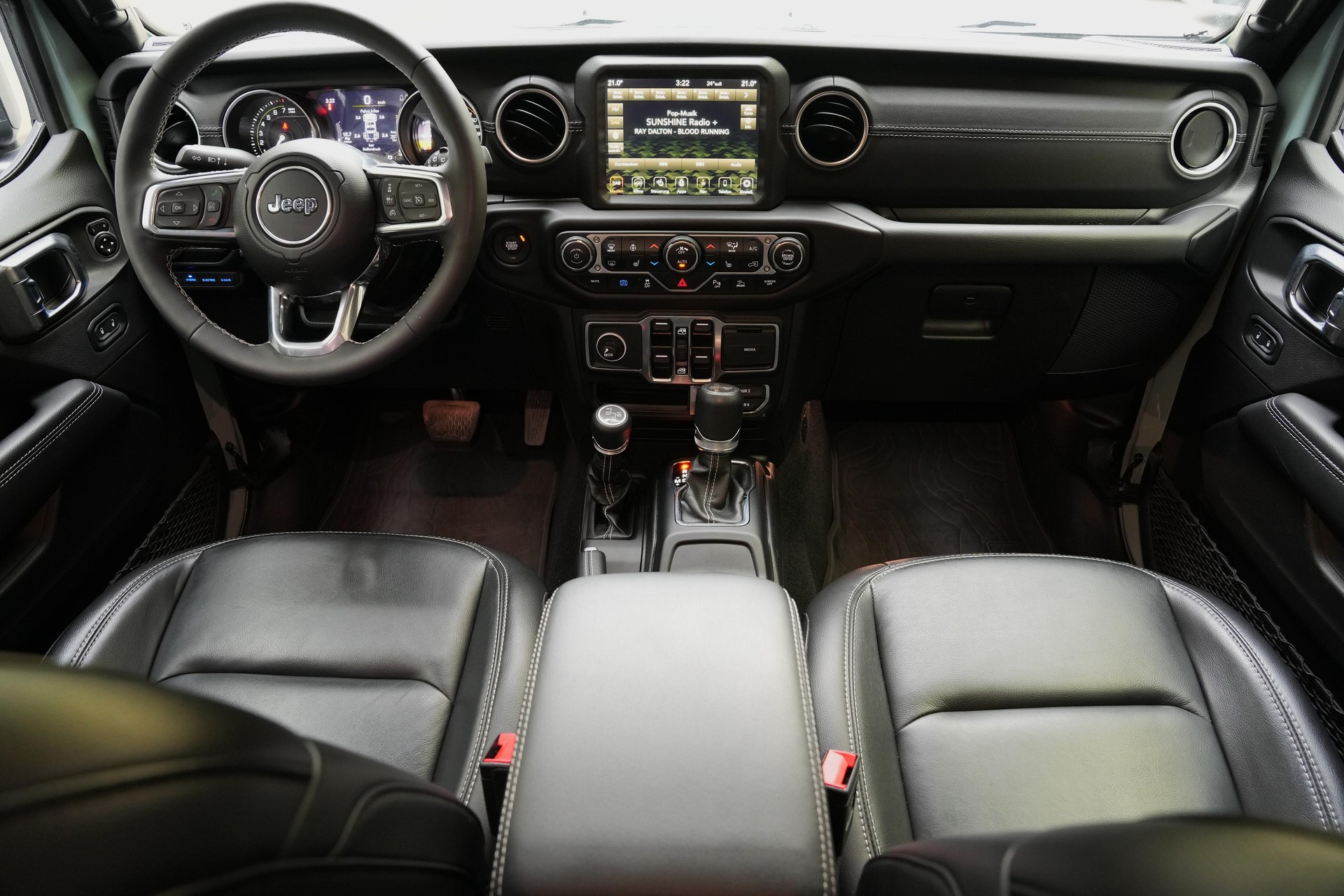 JEEP Wrangler 2.0 Turbo Sahara Unlimited 4xe-image-9