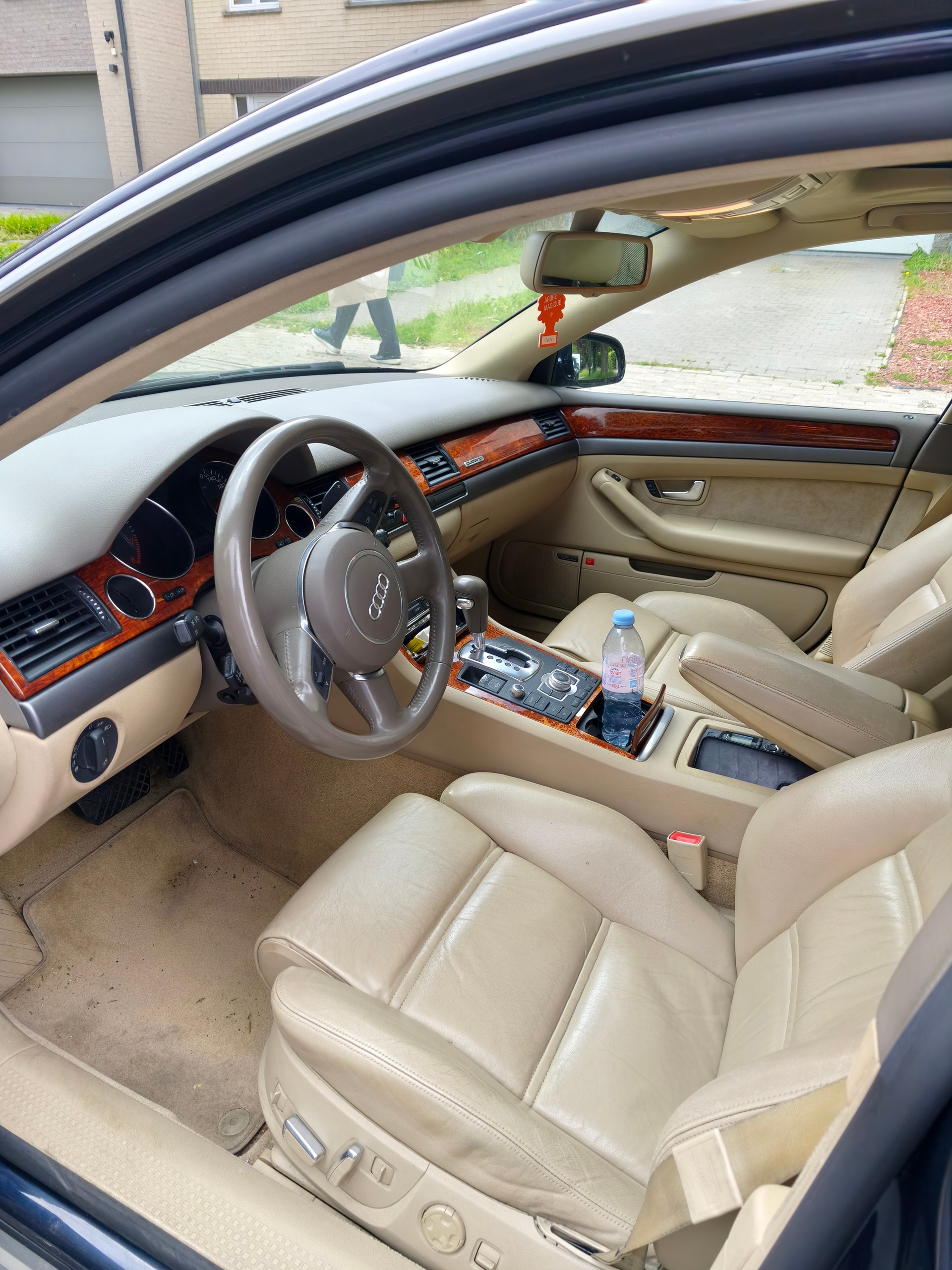 AUDI 4.2 V8 quattro-image-1