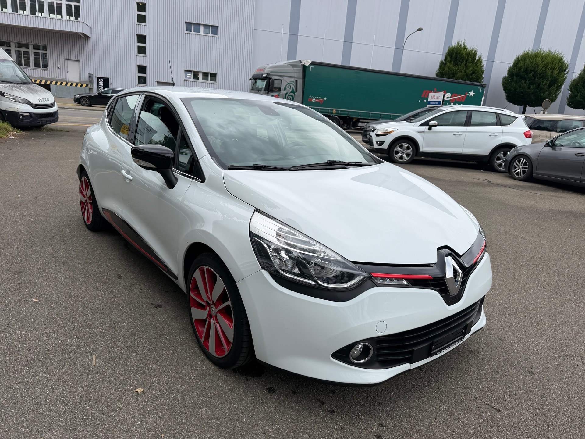 RENAULT Clio 1.2 16V T Swiss Edition EDC-image-2
