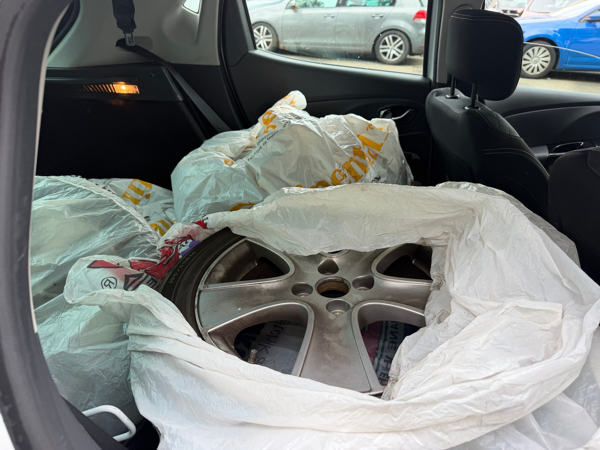 RENAULT Clio 1.2 16V T Swiss Edition EDC-image-13