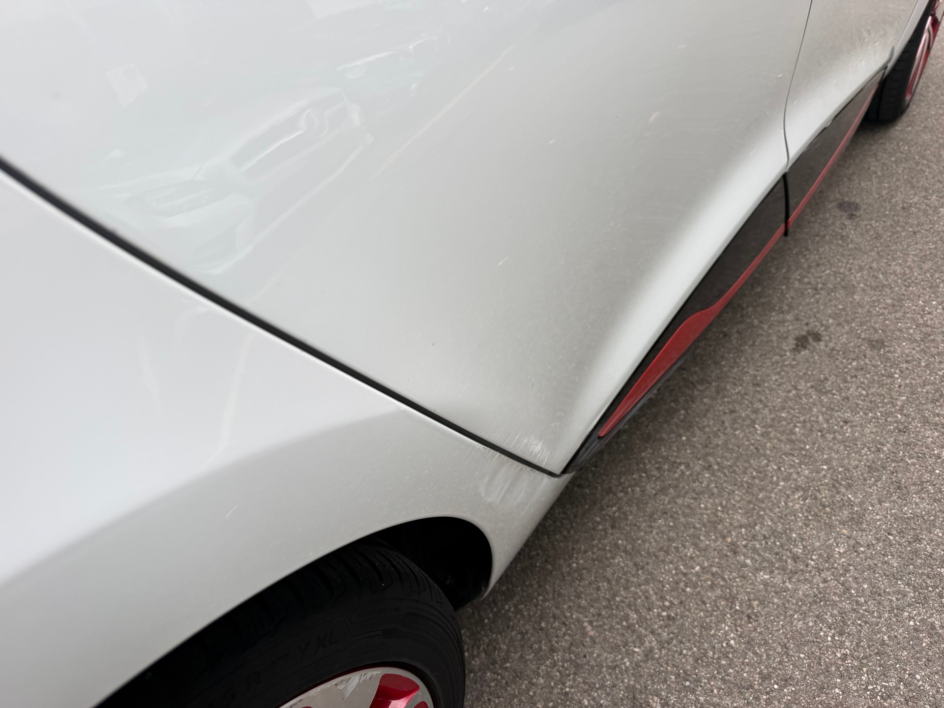 RENAULT Clio 1.2 16V T Swiss Edition EDC-image-8