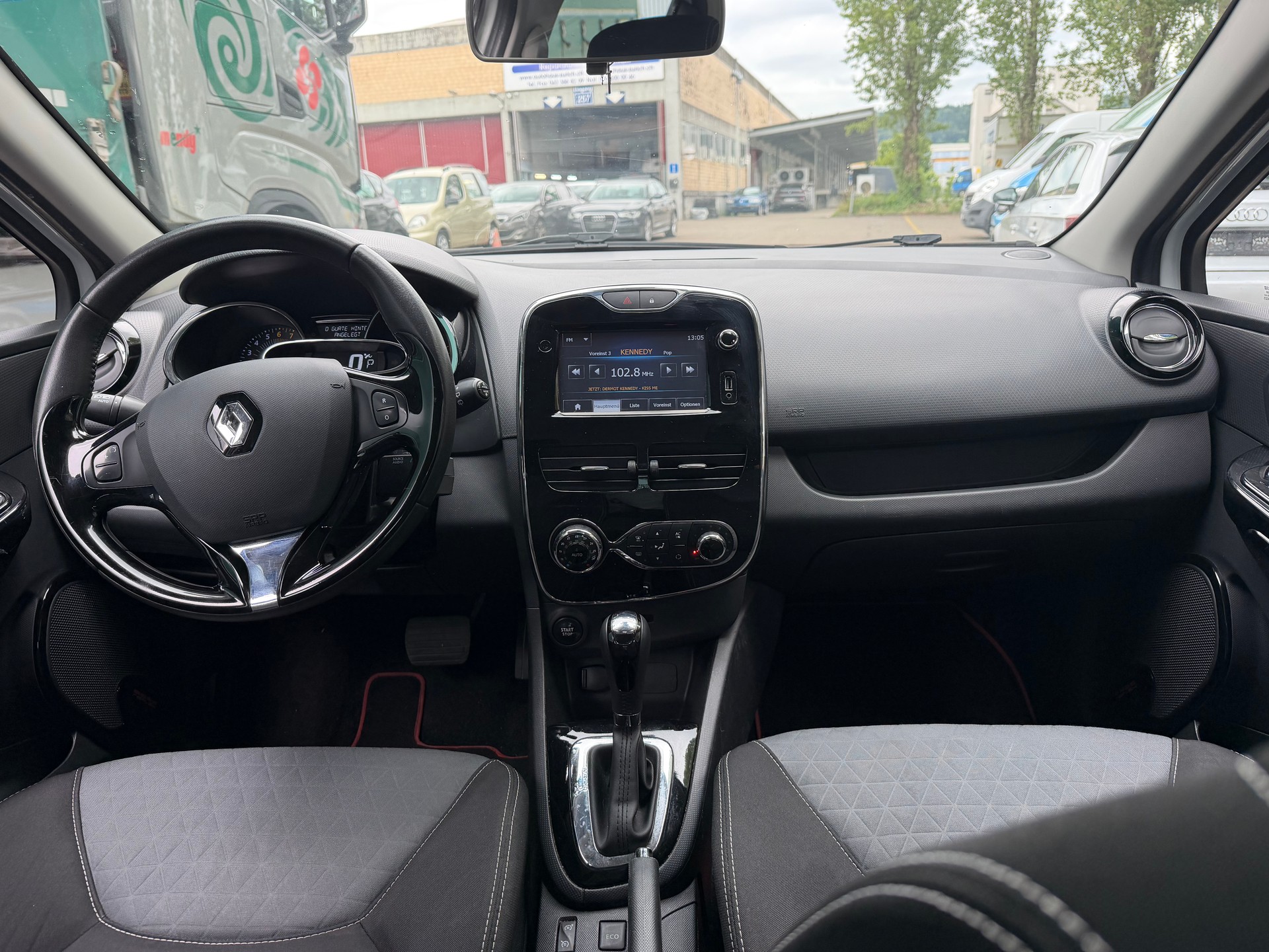 RENAULT Clio 1.2 16V T Swiss Edition EDC-image-10