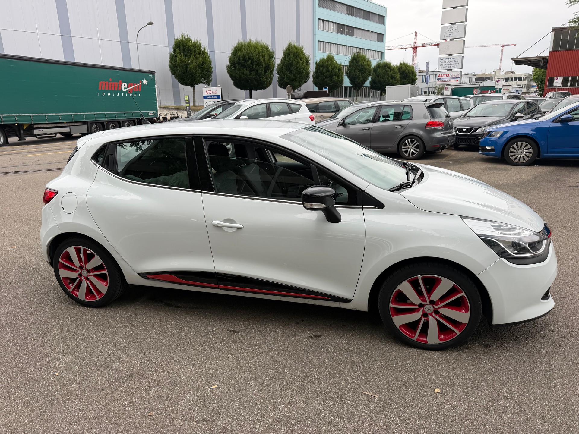 RENAULT Clio 1.2 16V T Swiss Edition EDC-image-3