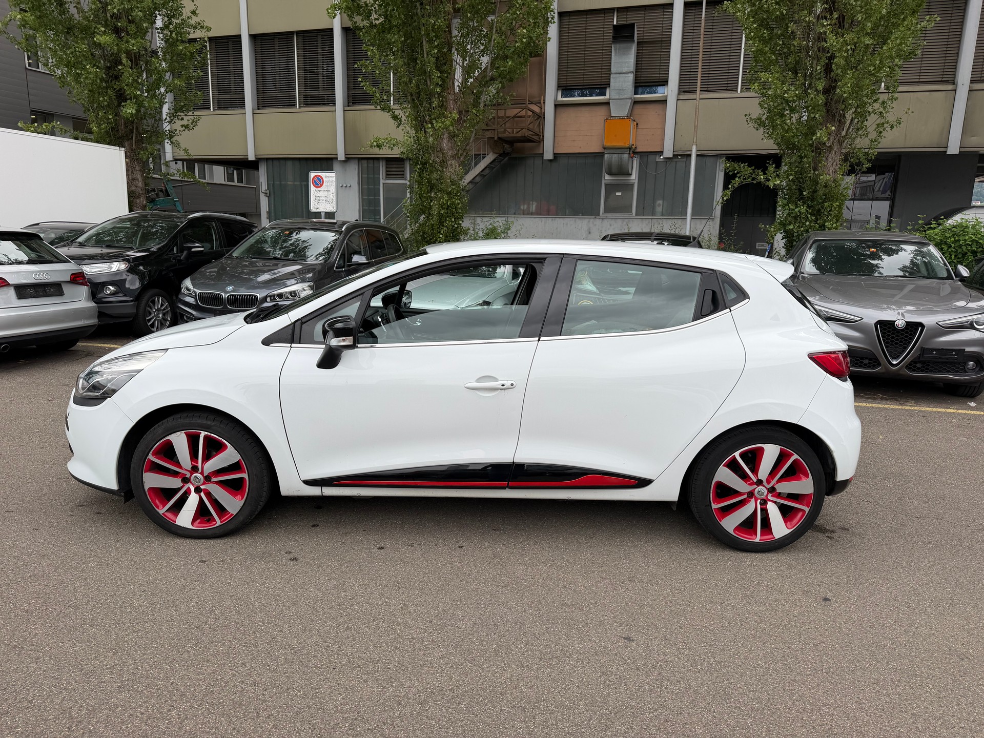RENAULT Clio 1.2 16V T Swiss Edition EDC-image-4