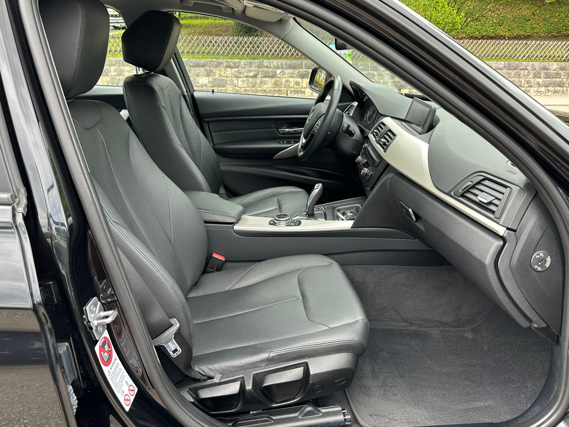 BMW 320i xDrive Steptronic-image-11