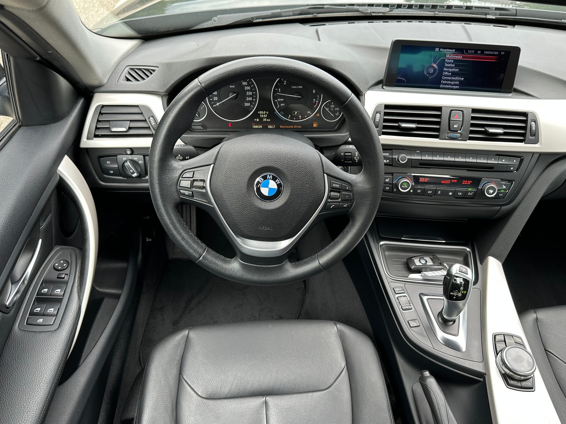 BMW 320i xDrive Steptronic-image-15